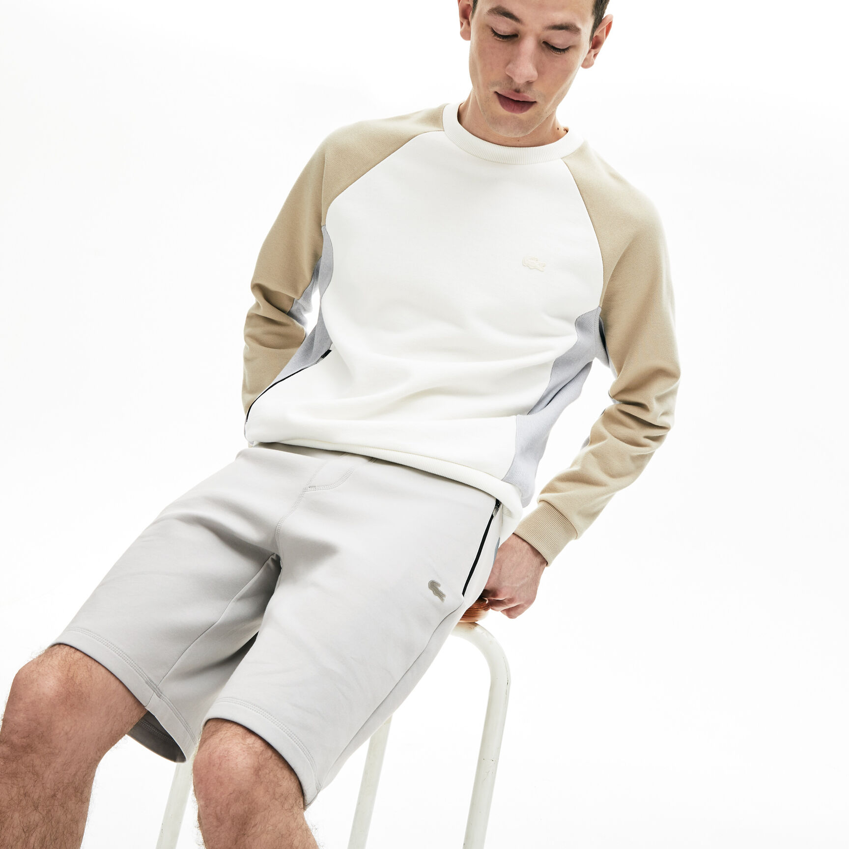 سروال قصير برمودا من القطن المرن للرجال من مجموعة Lacoste Motion