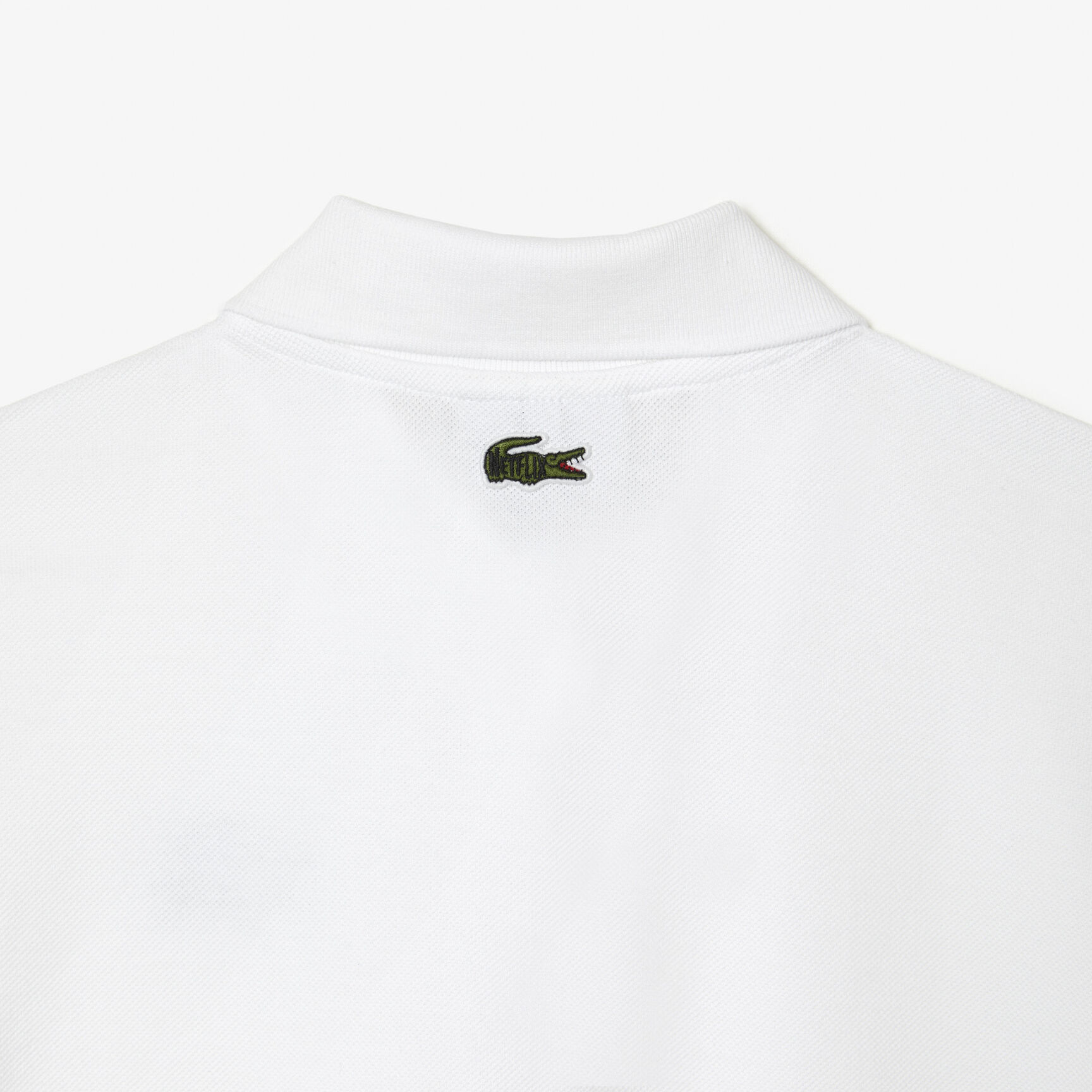 تيشيرت بولو بطبعة تمساح للنساء مجموعة Lacoste x Netflix