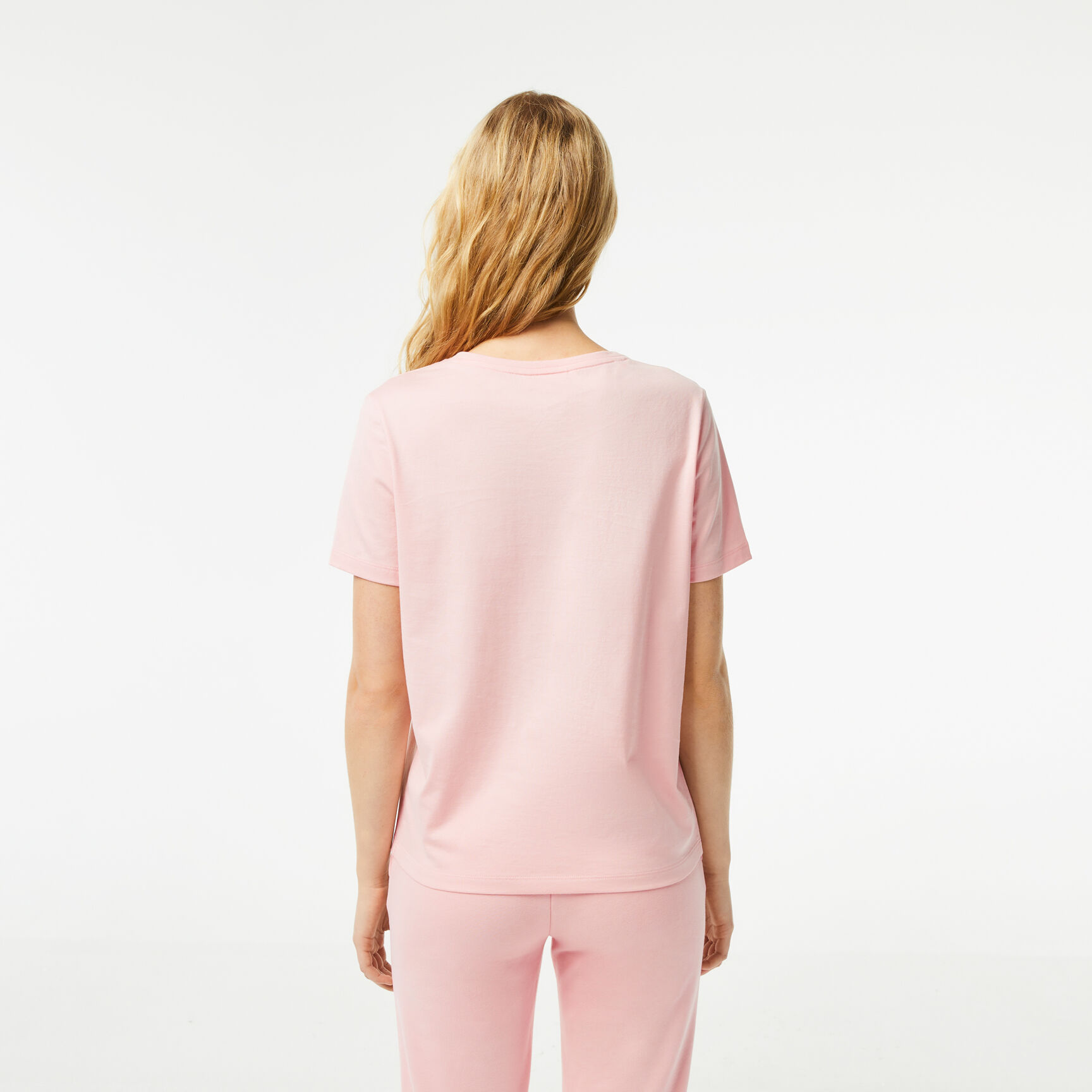 تي شيرت بقصّة عادية وطبعة مميزة لكلمة Lacoste