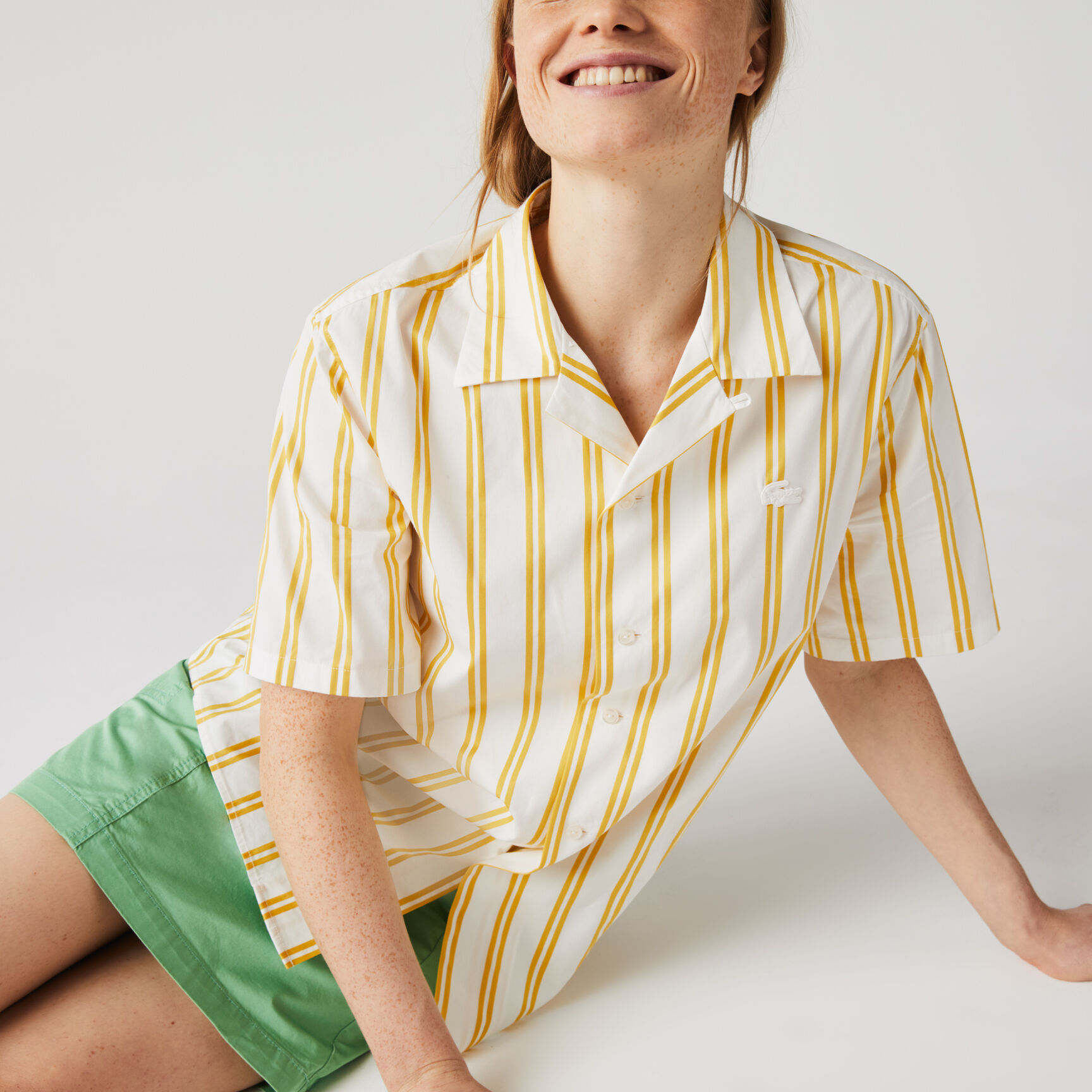 قميص ساتان مقلم مجموعة Lacoste LIVE للجنسين قميص ساتان مقلم مجموعة Lacoste LIVE للجنسين