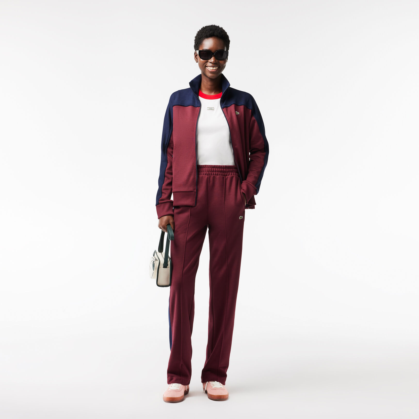 بنطال رياضي بطبعة كلمة Lacoste بنطال رياضي بطبعة كلمة Lacoste