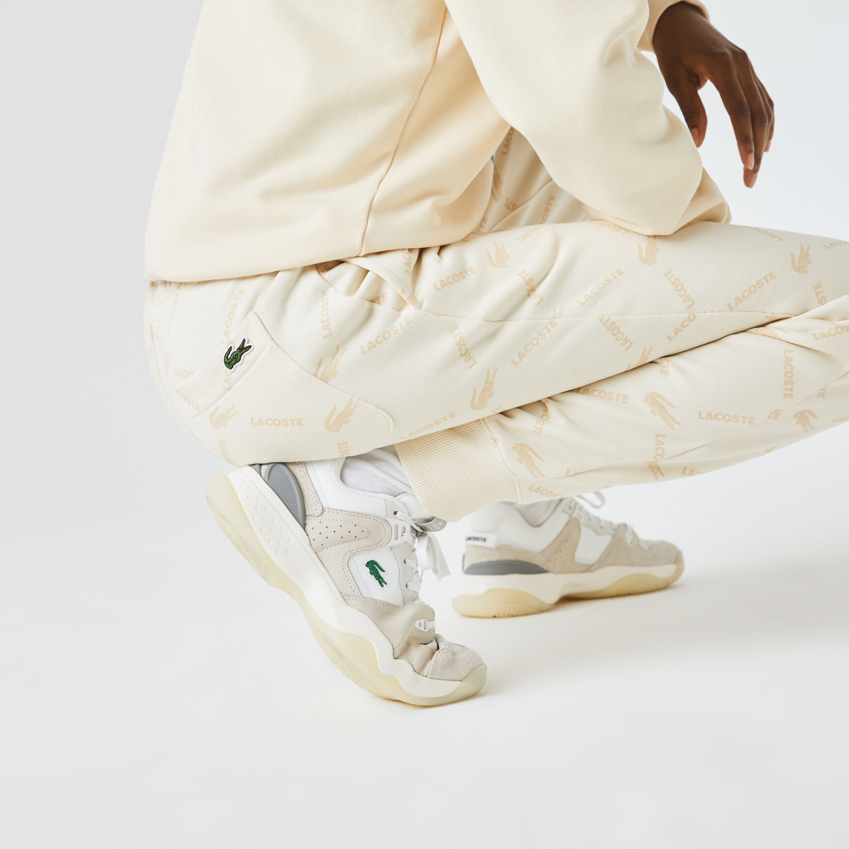 بنطال رياضي صوف للجنسين مجموعة Lacoste LIVE وتفاصيل مطبوعة بنطال رياضي صوف للجنسين مجموعة Lacoste LIVE وتفاصيل مطبوعة