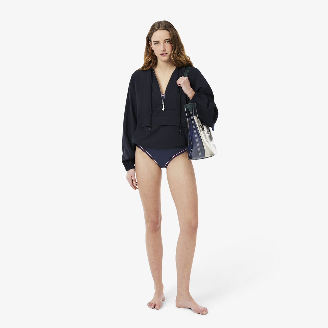 ملابس سباحة قصيرة بقصّة متباينة الألوان ملابس سباحة قصيرة بقصّة متباينة الألوان