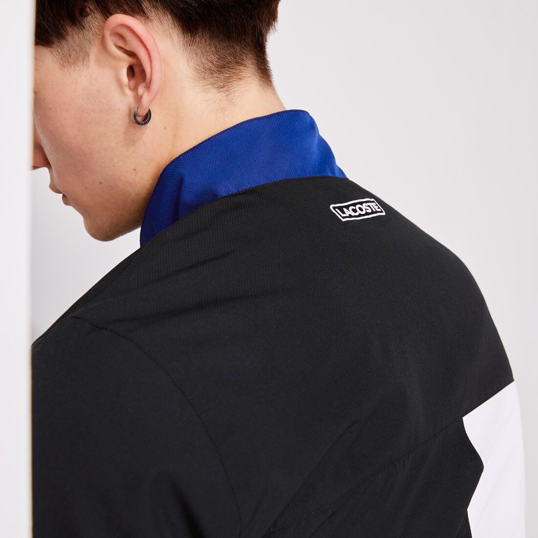 بذلة رياضية خفيفة الوزن مع كتل لونية من مجموعة Lacoste SPORT للرجال بذلة رياضية خفيفة الوزن مع كتل لونية من مجموعة Lacoste SPORT للرجال