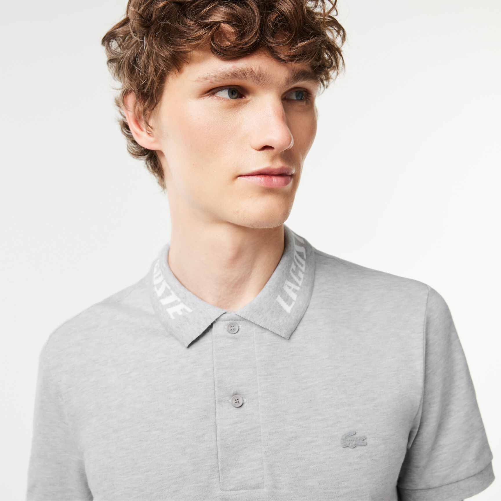 تيشيرت بولو لاكوست بيكيه مطاطي بقصة ضيقة وشعار الماركة للرجال