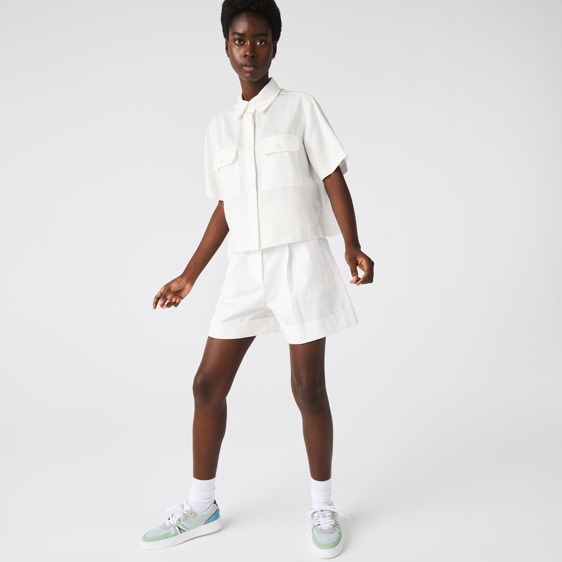 بلوزة خفيفة الوزن بجيوب للنساء