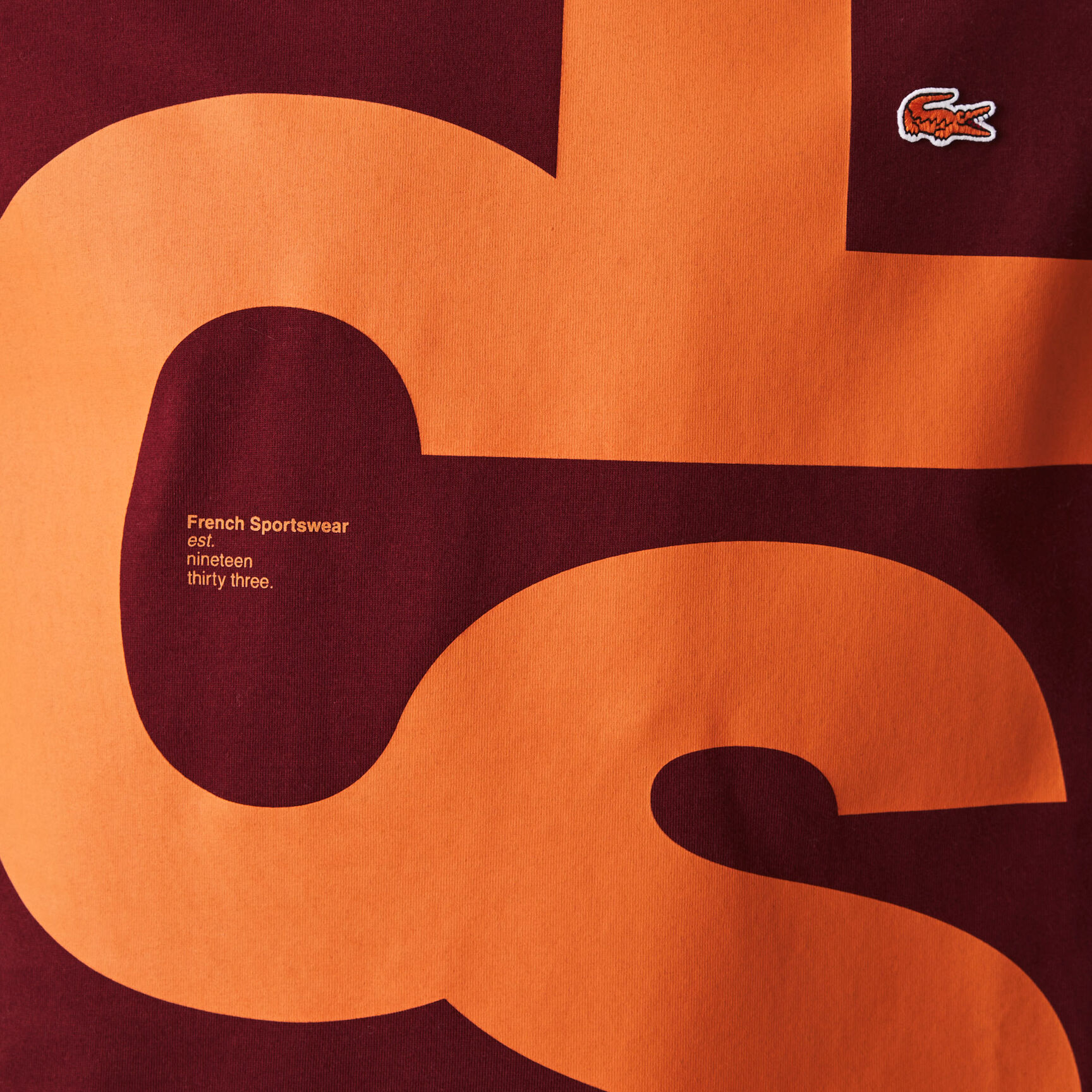 تيشيرت قطن بقصة عادية وحروف بلون مغاير للرجال