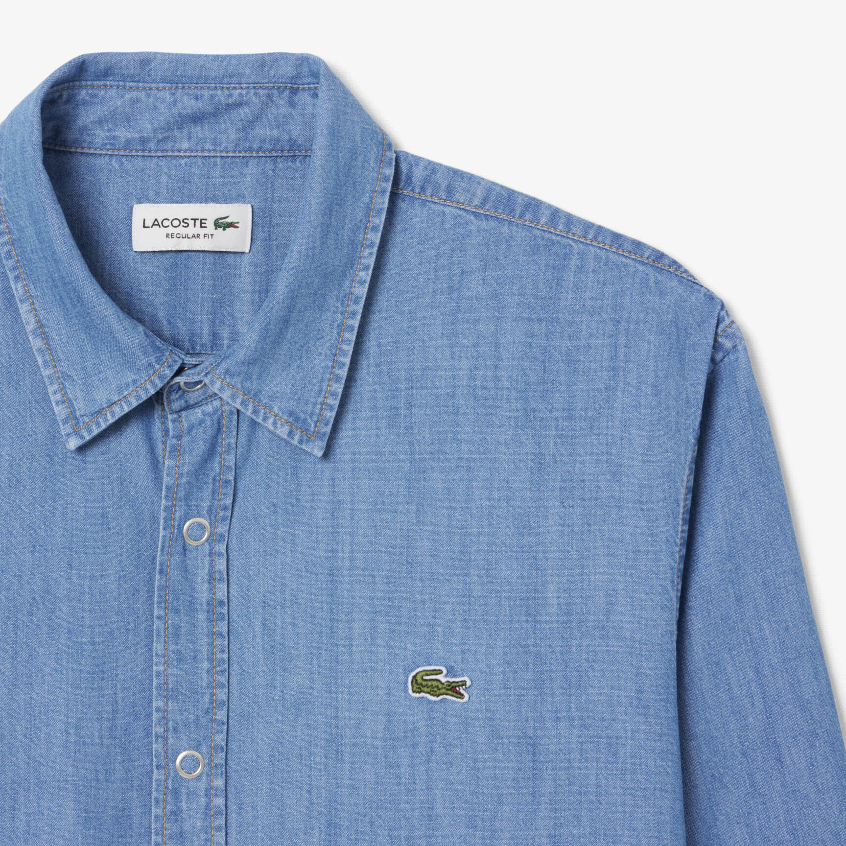 قميص جينز خفيف الوزن بقصّة عادية