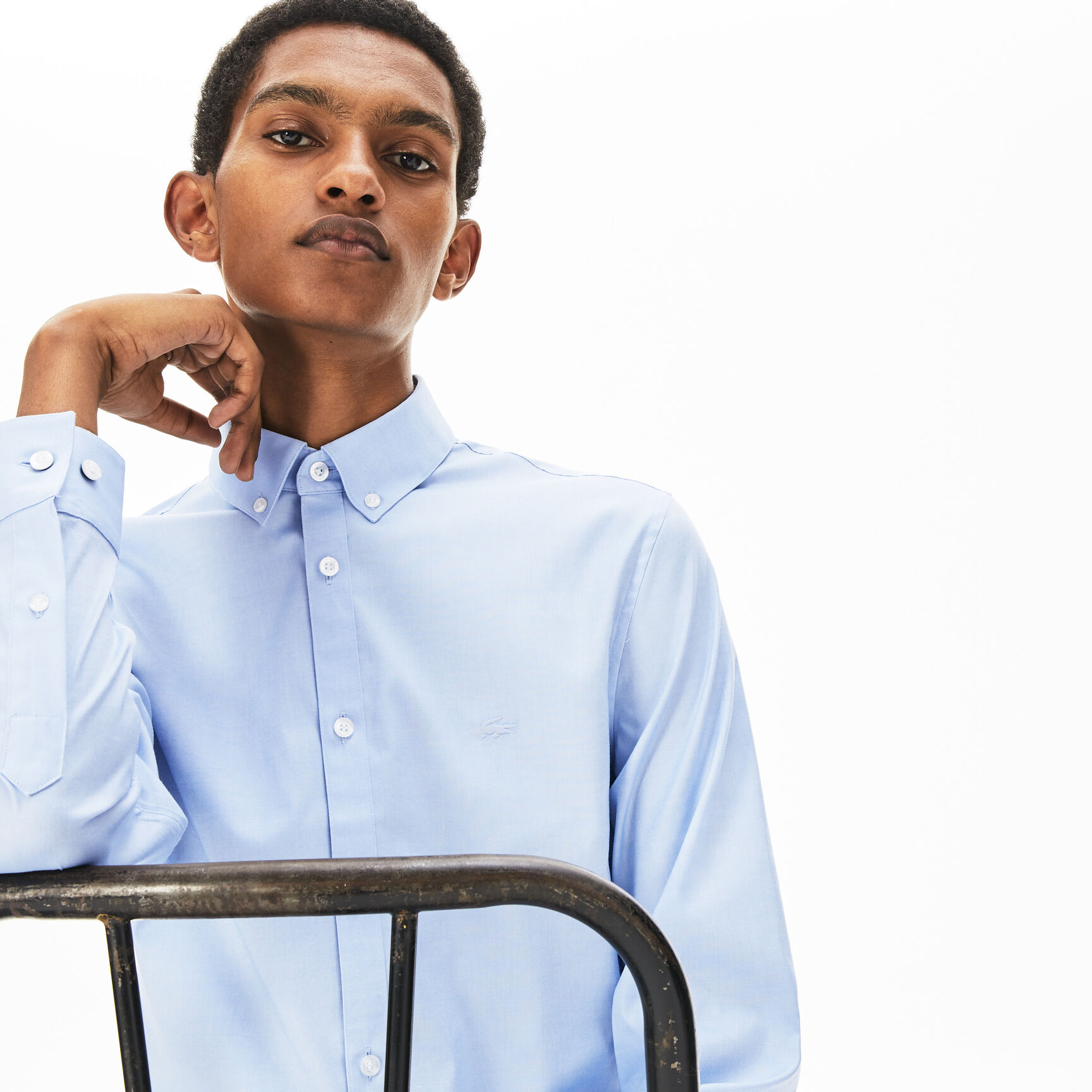 قميص للرجال ذو قصة ضيقة من القطن المرن