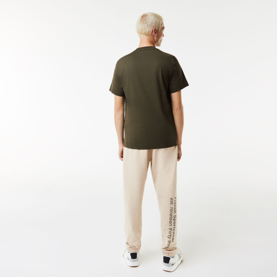 تيشيرت قطن بقصة عادية وحروف بلون مغاير للرجال تيشيرت قطن بقصة عادية وحروف بلون مغاير للرجال