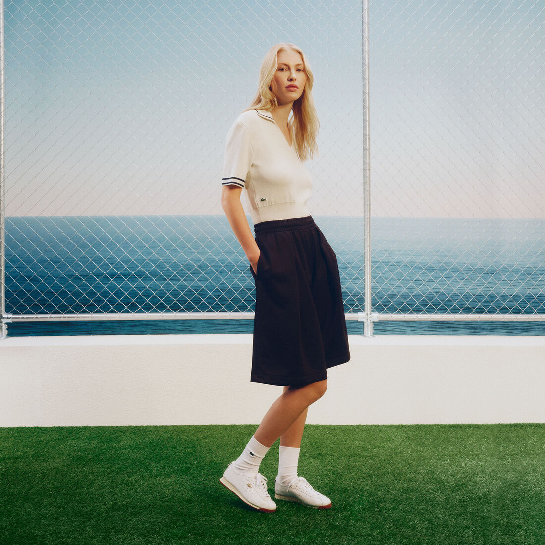 حذاء رياضي نسائي منخفض من الجلد حذاء رياضي نسائي منخفض من الجلد