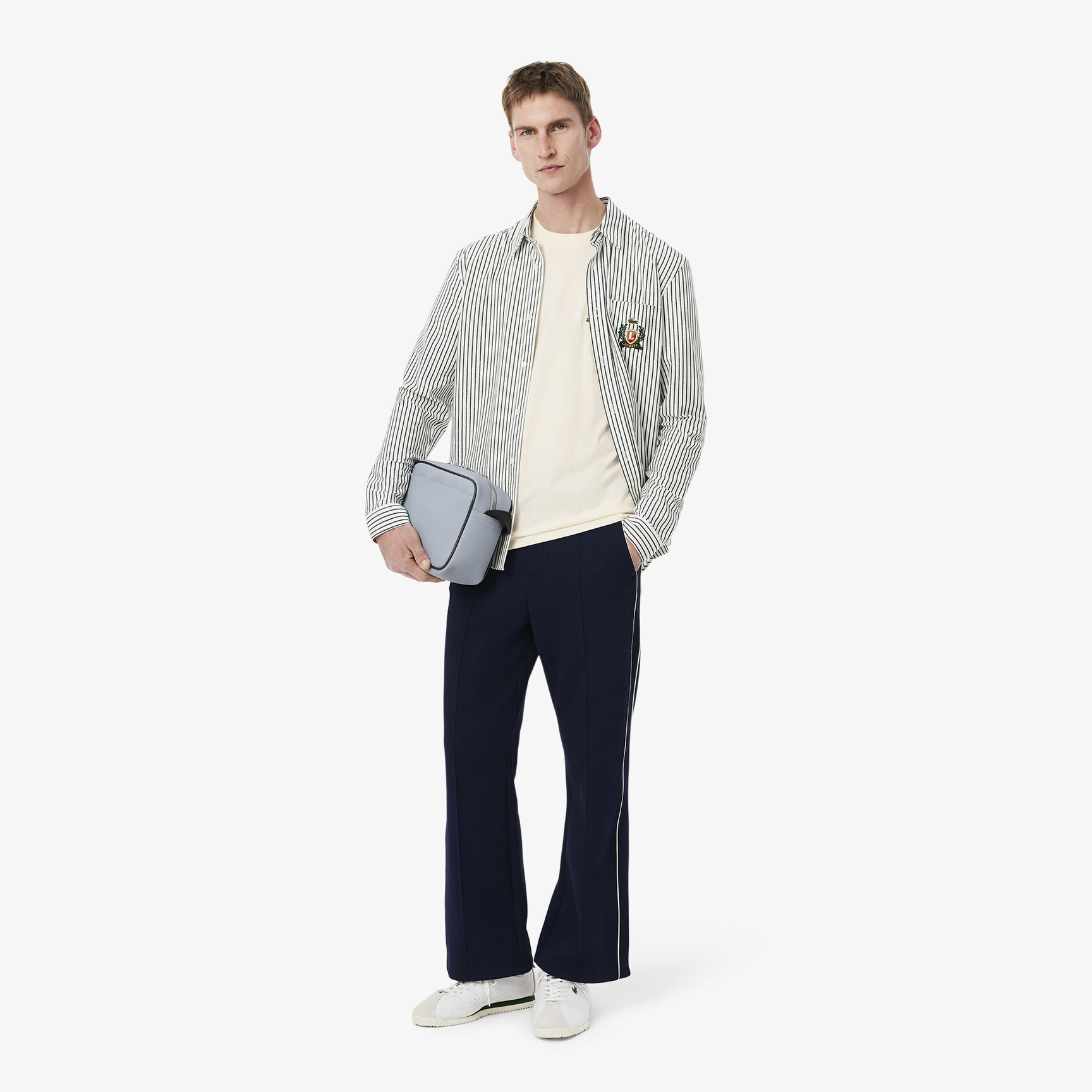 تي شيرت بشارة مطرزة صناعة فرنسية تي شيرت بشارة مطرزة صناعة فرنسية