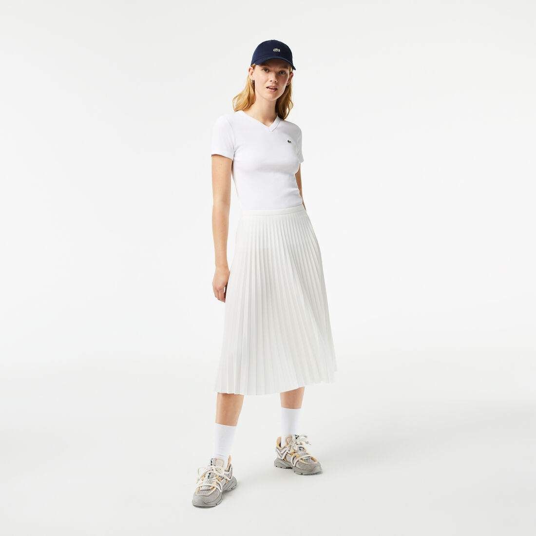 تيشيرت لاكوست قطن عضوي بقصة ضيقة وفتحة رقبة V للنساء تيشيرت لاكوست قطن عضوي بقصة ضيقة وفتحة رقبة V للنساء