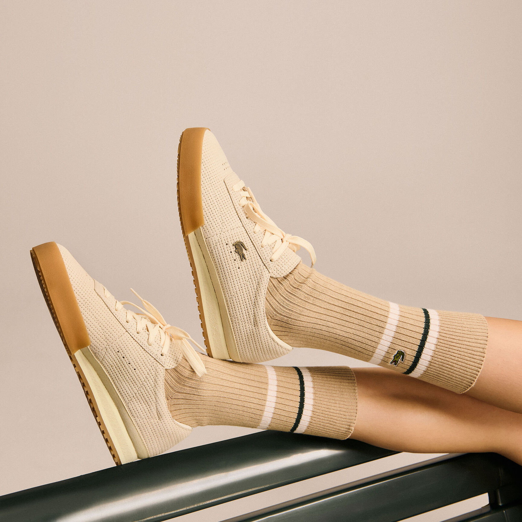 حذاء رياضي ماركة أورا نسائي من الجلد 