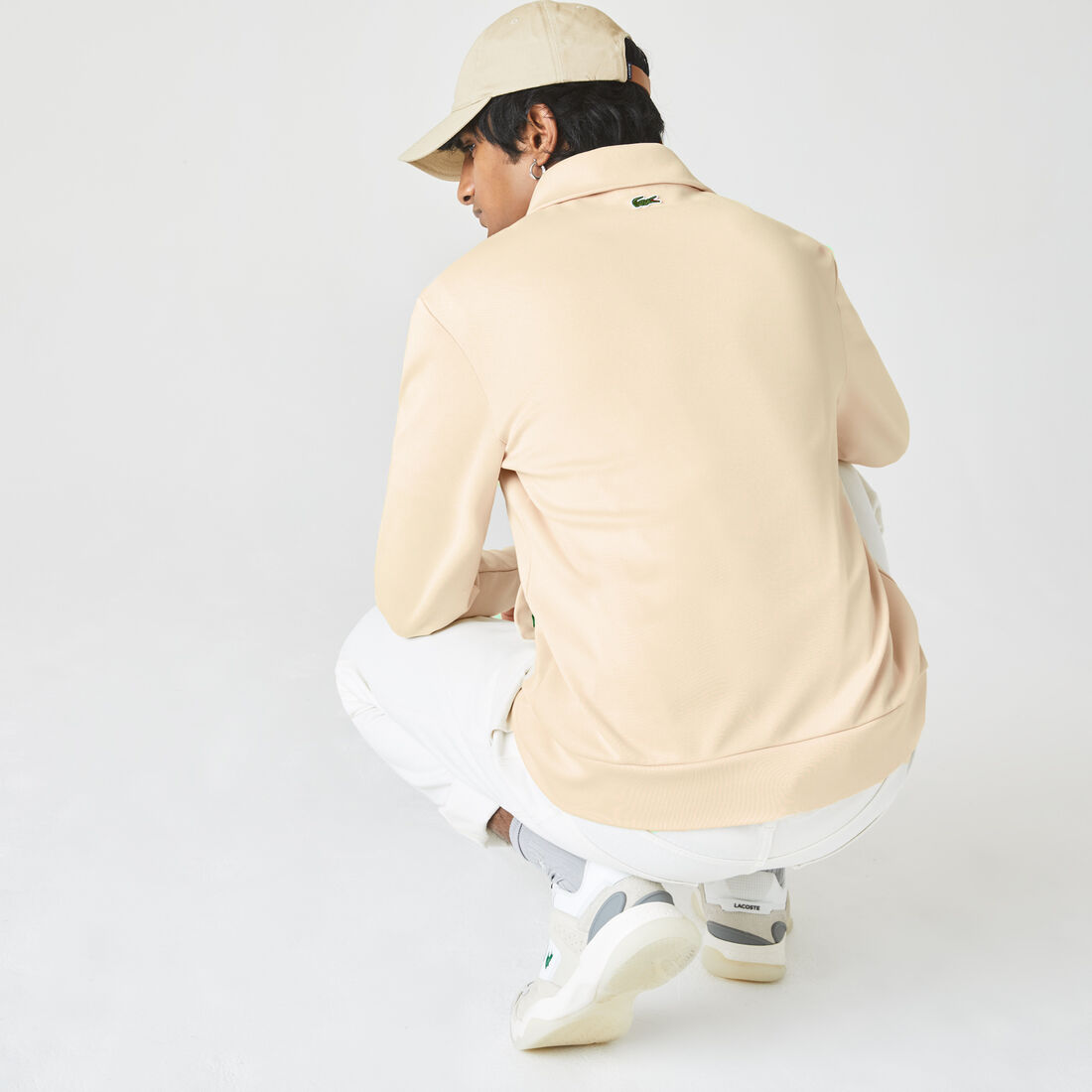 سويت شيرت بسحاب للرجال مع شريط مقلم وشارة من ثرات العلامة سويت شيرت بسحاب للرجال مع شريط مقلم وشارة من ثرات العلامة