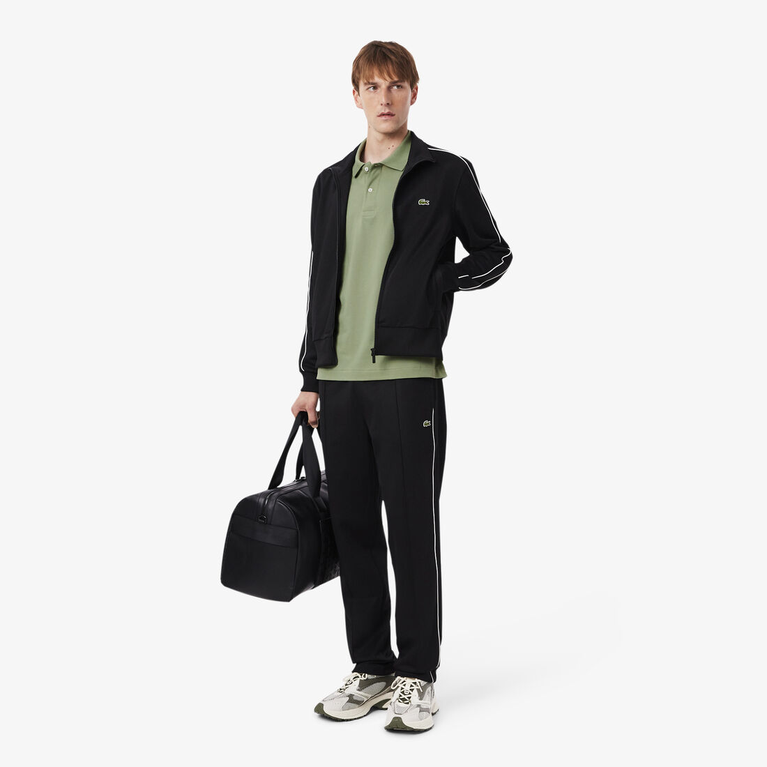 قميص بولو بيكيه خفيف بقصة كلاسيكية L.12.12 قميص بولو بيكيه خفيف بقصة كلاسيكية L.12.12