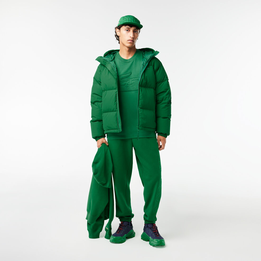 تي شيرت قطن بقصّة فضفاضة مُطرز تي شيرت قطن بقصّة فضفاضة مُطرز