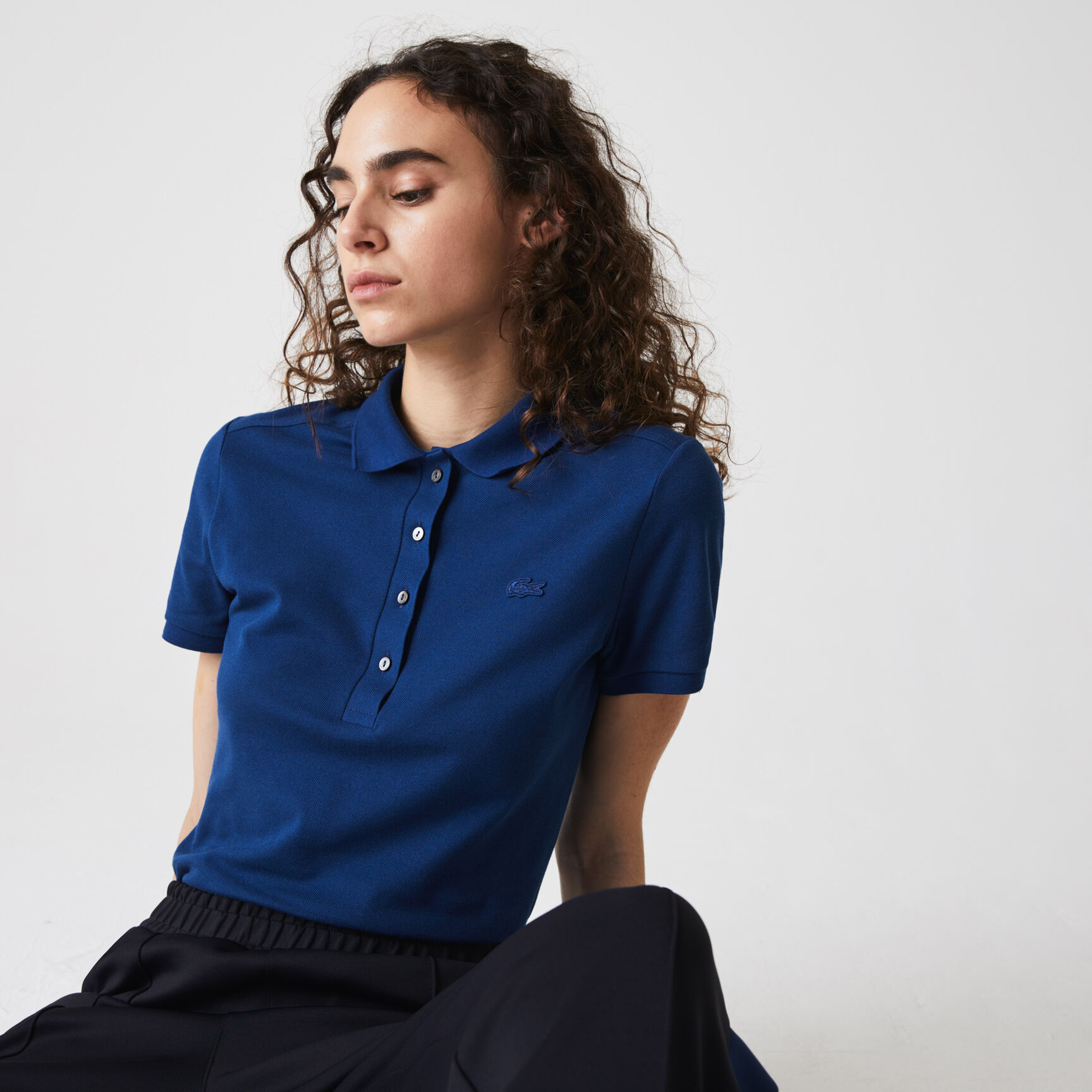 تيشيرت بولو L.12.D بقصة ضيقة من قماش بيتي بيكيه المطاطي تيشيرت بولو L.12.D بقصة ضيقة من قماش بيتي بيكيه المطاطي