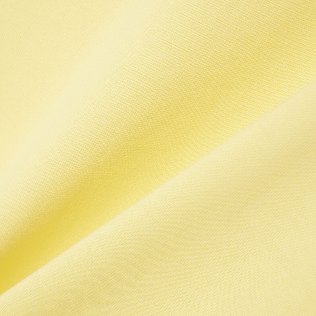 تيشيرت كلاسيكي بقصة مريحة وبشعار الماركة تيشيرت كلاسيكي بقصة مريحة وبشعار الماركة