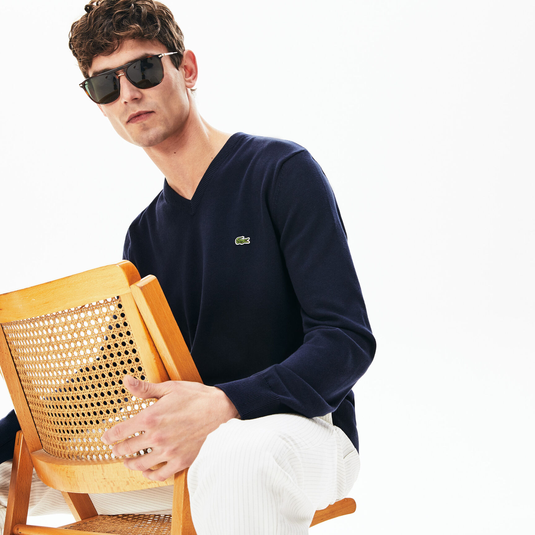 قميص ثقيل من القطن الجيرسيه الكافيار بيكيه بفتحة رقبة على شكل حرف V قميص ثقيل من القطن الجيرسيه الكافيار بيكيه بفتحة رقبة على شكل حرف V