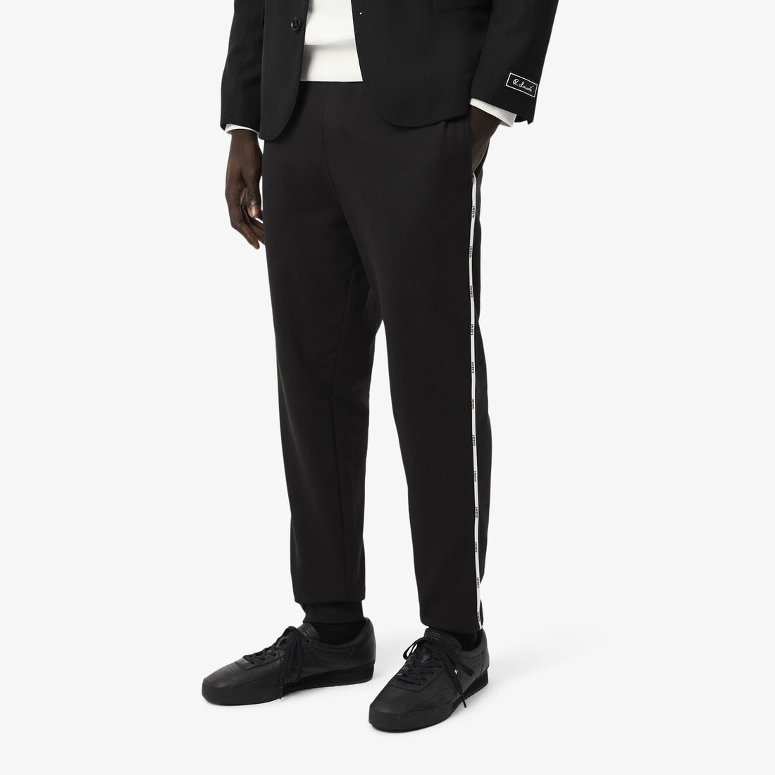 بنطال رياضي بشعار الماركة بنطال رياضي بشعار الماركة