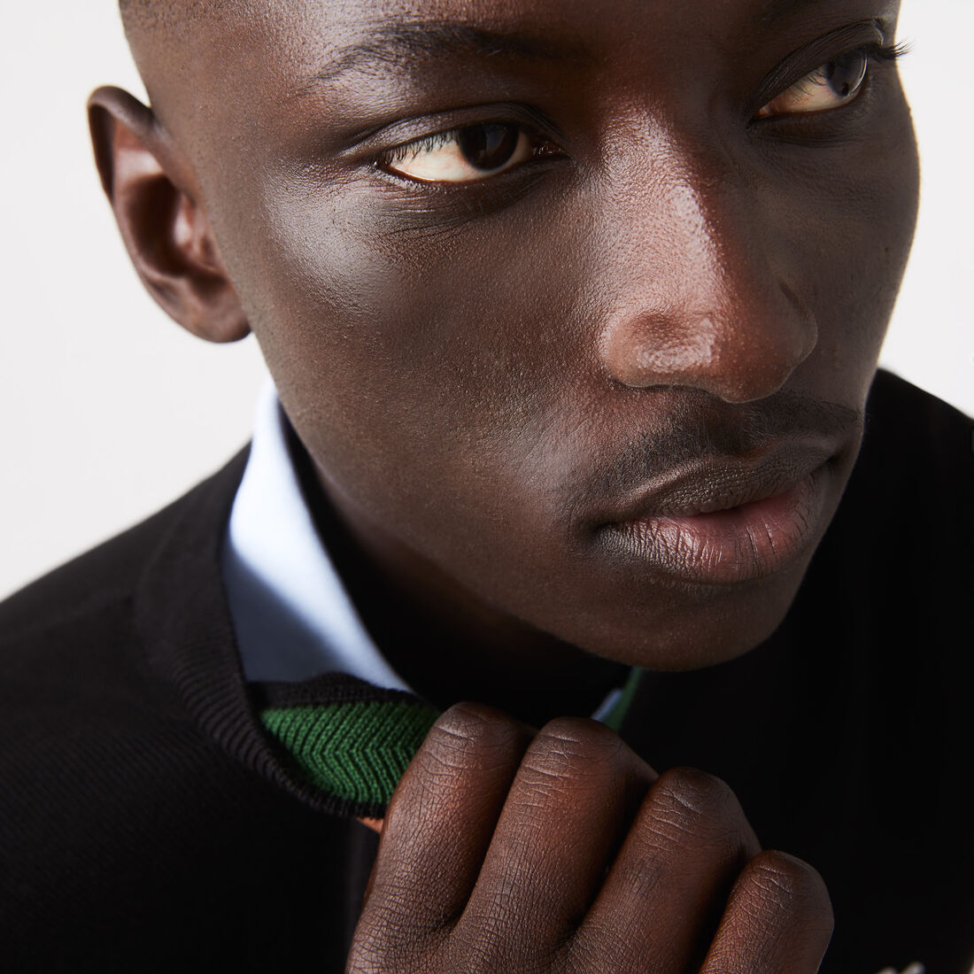 سترة قطنية أحادية اللون بياقة دائرية سترة قطنية أحادية اللون بياقة دائرية