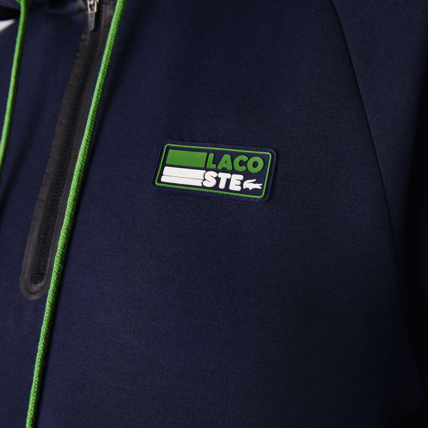 فستان بشكل سويت شيرت مع غطاء رأس من مزيج القطن مجموعة Lacoste SPORT للنساء فستان بشكل سويت شيرت مع غطاء رأس من مزيج القطن مجموعة Lacoste SPORT للنساء