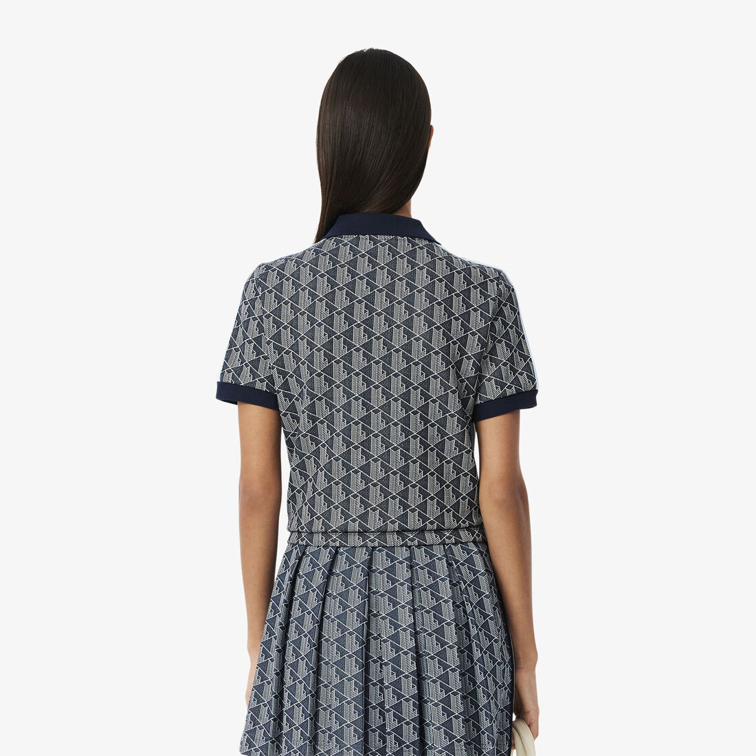 قميص بولو جاكار أحادي اللون بقصّة ضيقة قميص بولو جاكار أحادي اللون بقصّة ضيقة