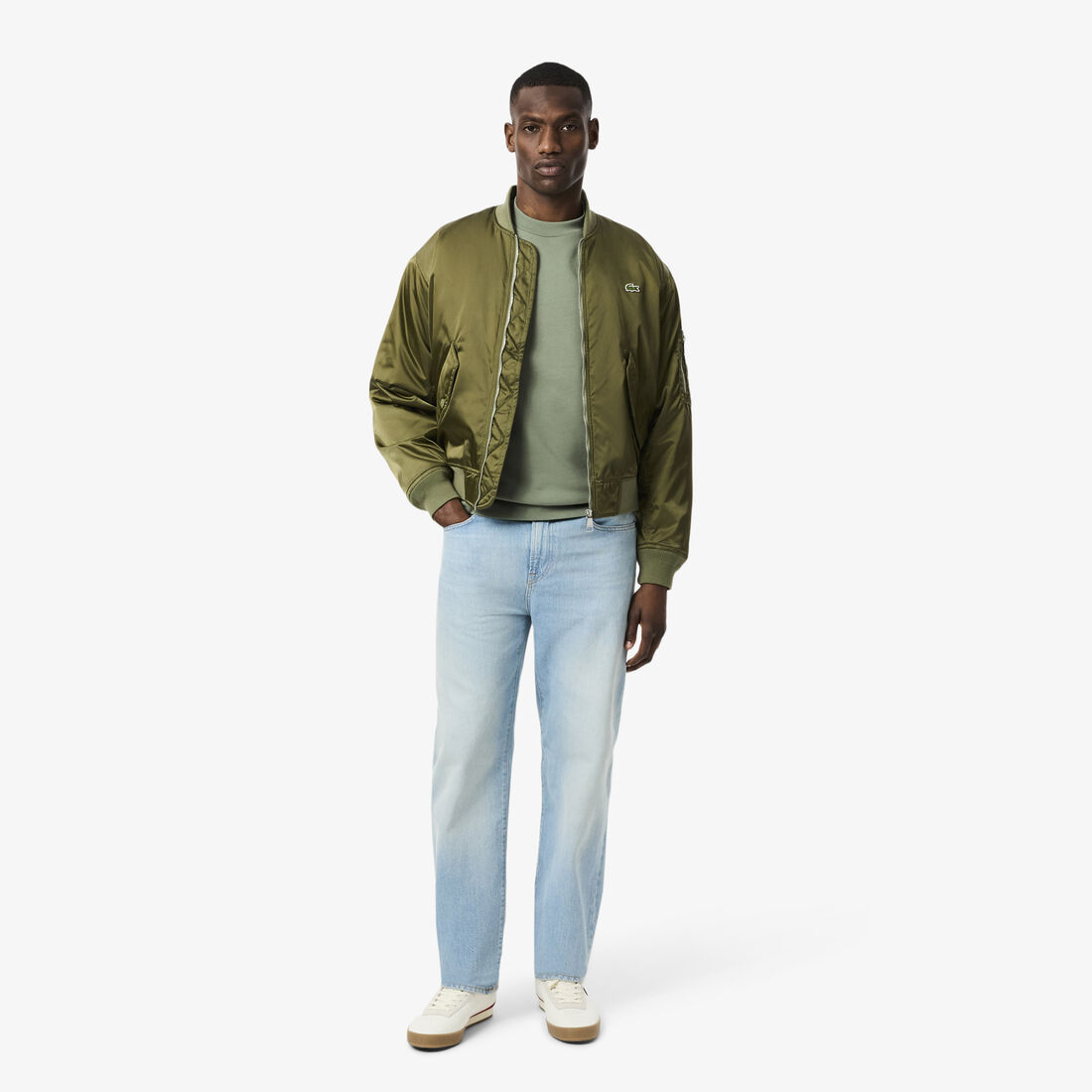 سويت شيرت من الصوف بقصّة كلاسيكية سويت شيرت من الصوف بقصّة كلاسيكية