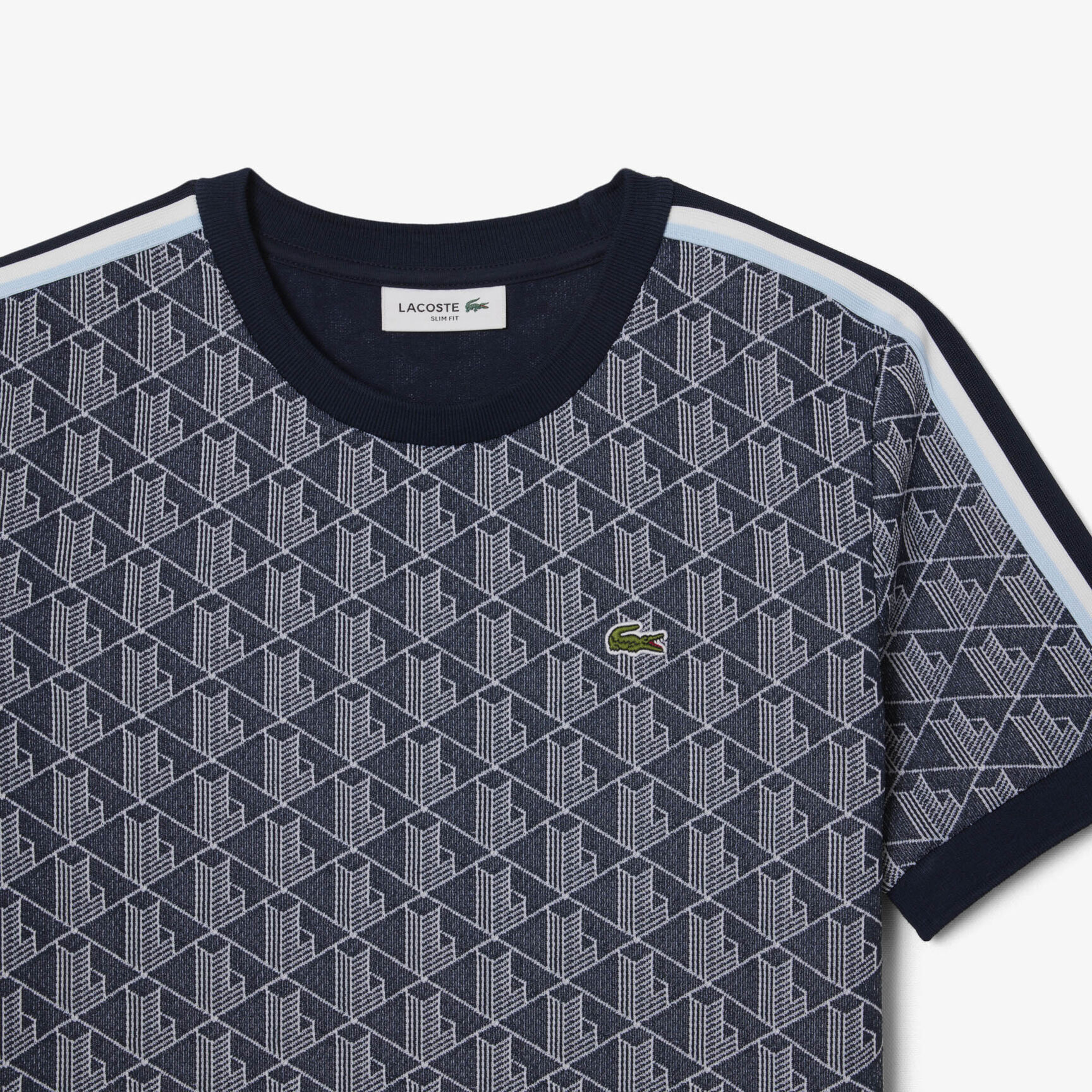 تي شيرت جاكار أحادي اللون بقصّة ضيقة تي شيرت جاكار أحادي اللون بقصّة ضيقة