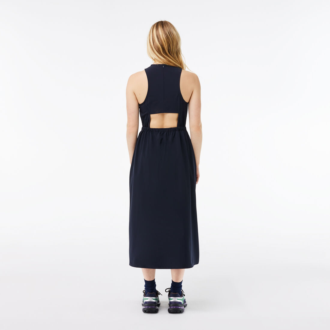 فستان بلا أكمام مفتوح الظهر فستان بلا أكمام مفتوح الظهر