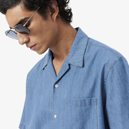 قميص جينز مفتوح الرقبة بقصة مريحة