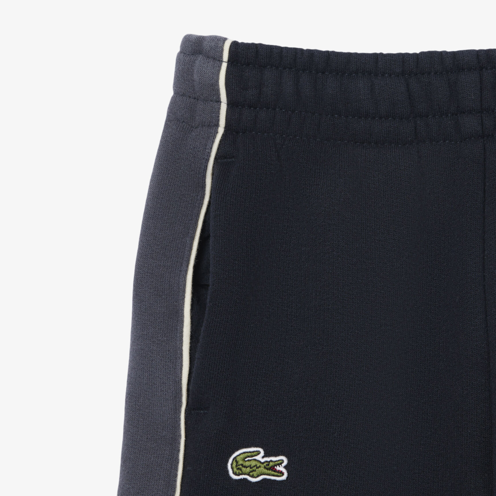 شورتات صوفية بألوان متداخلة