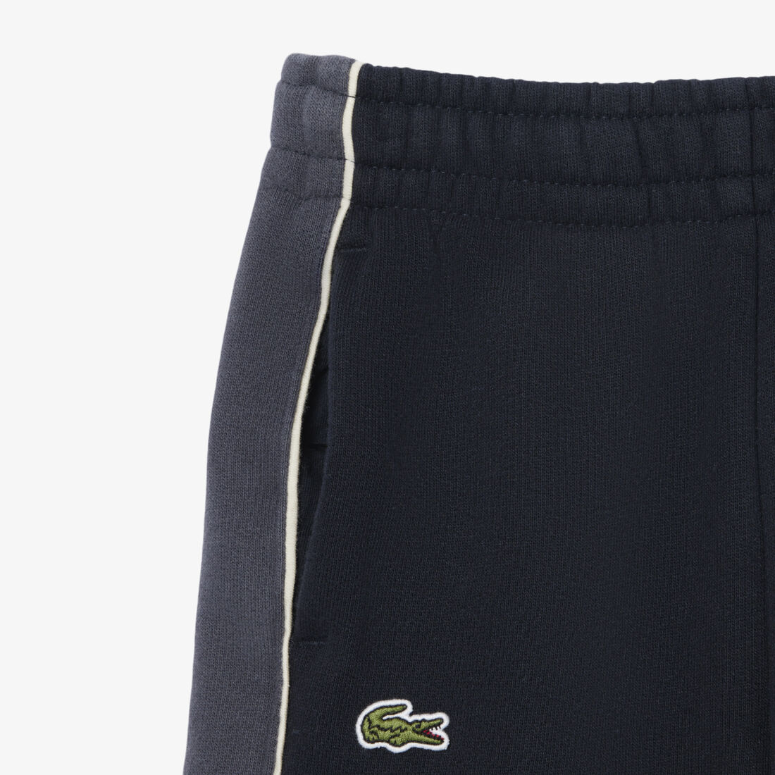 شورتات صوفية بألوان متداخلة شورتات صوفية بألوان متداخلة