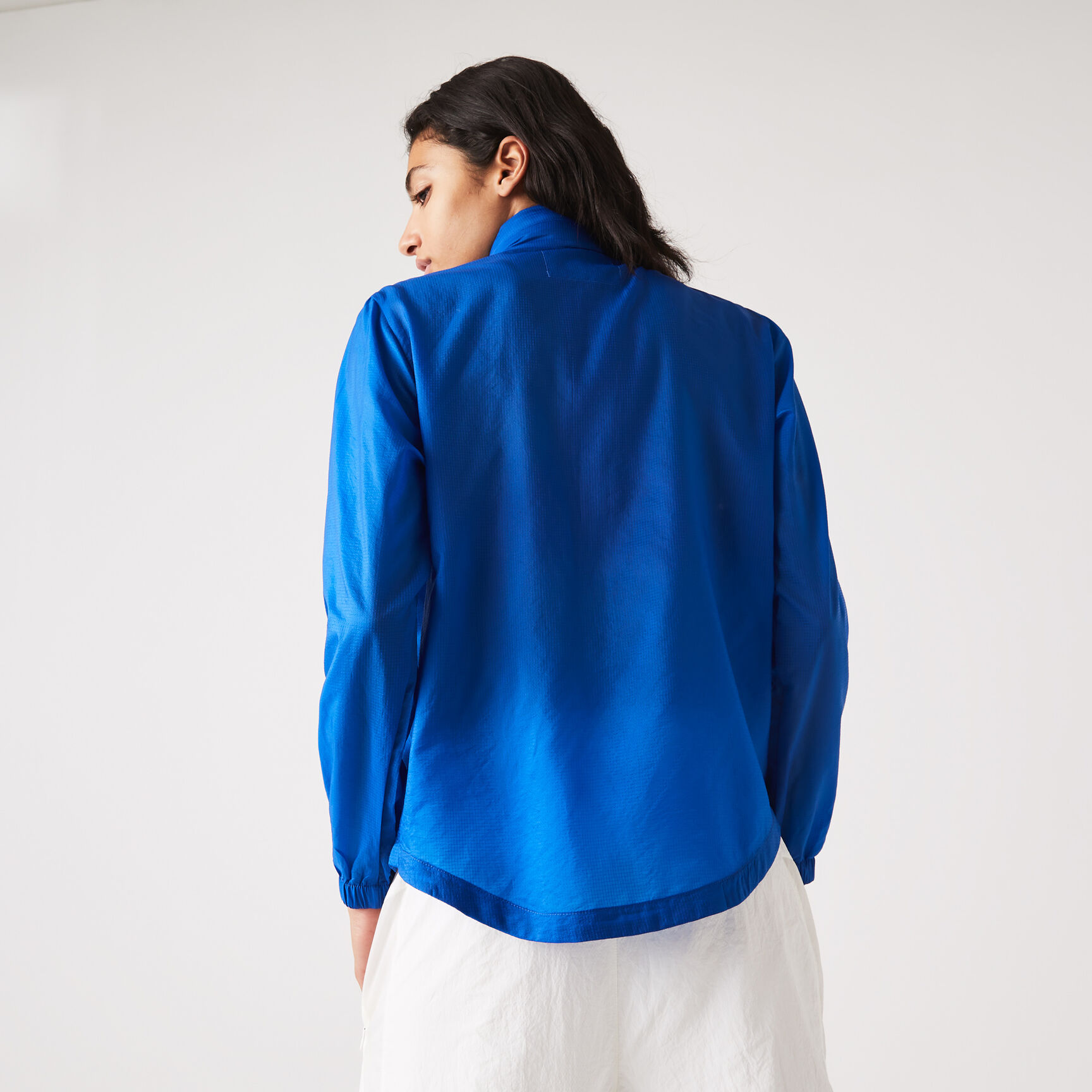 جاكيت مقاوم للمياه وقابل للطي للنساء من مجموعة Lacoste SPORT جاكيت مقاوم للمياه وقابل للطي للنساء من مجموعة Lacoste SPORT