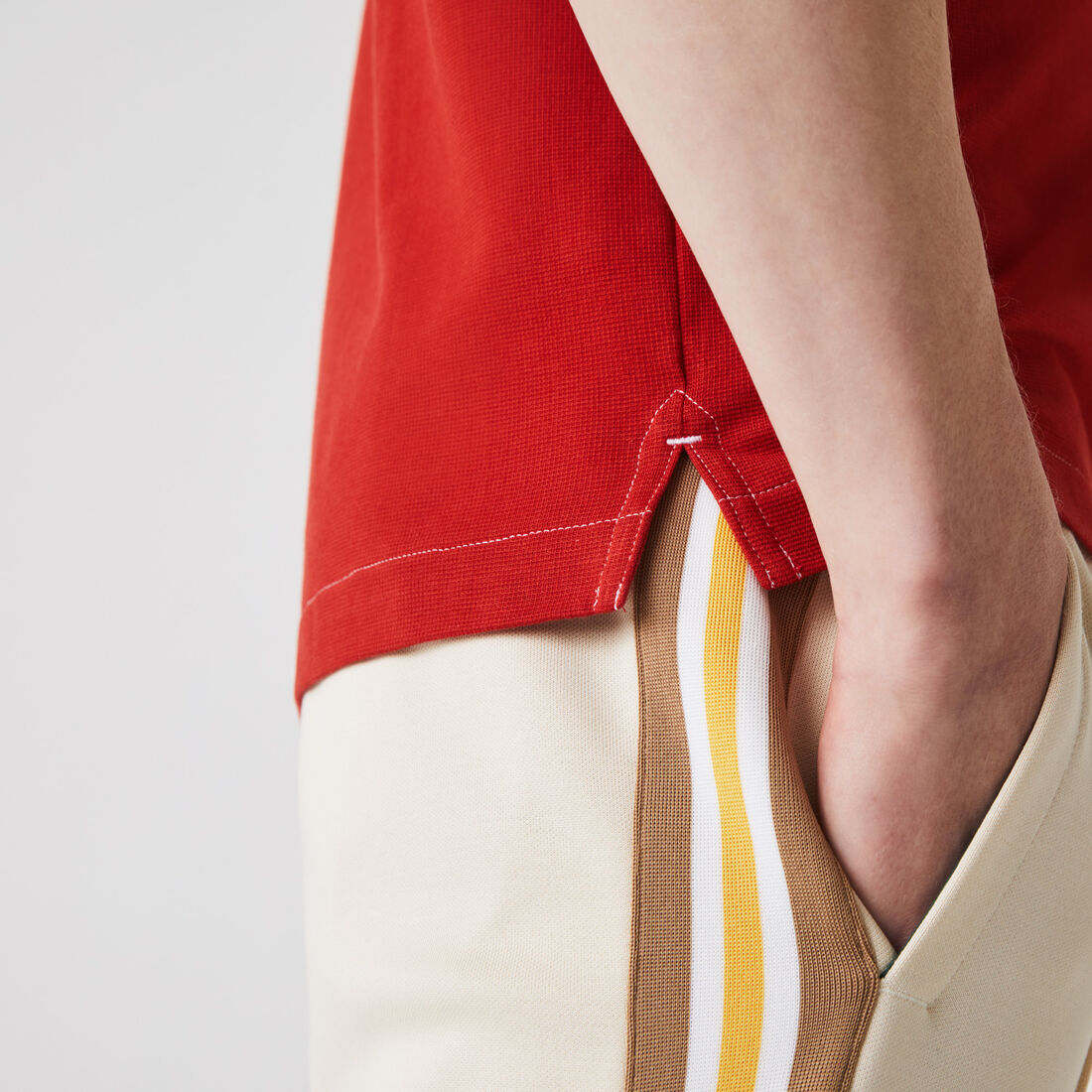 تيشيرت بولو لاكوست نسيج خفيف بقصة عادية وشعار الماركة للرجال تيشيرت بولو لاكوست نسيج خفيف بقصة عادية وشعار الماركة للرجال