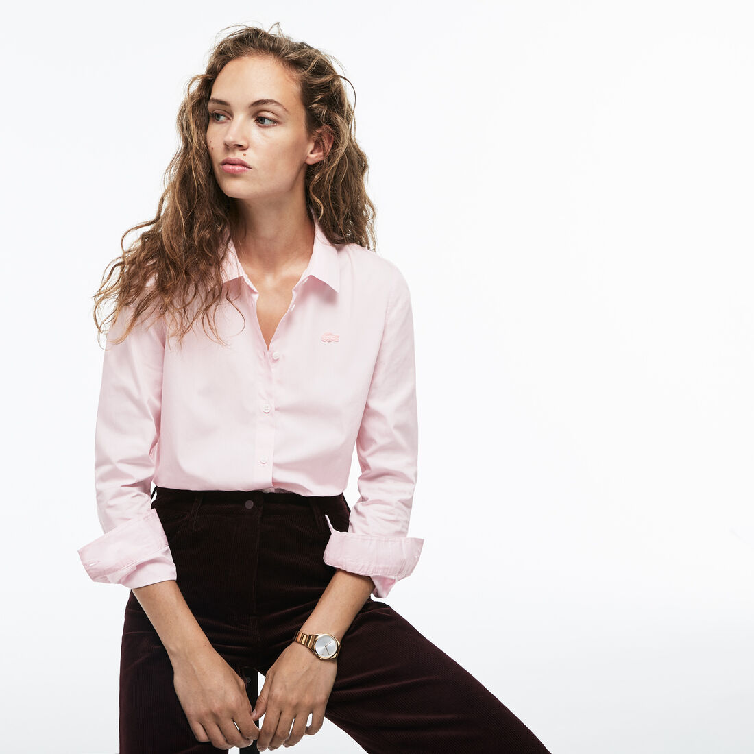 قميص قطن نسائي بقصّة عاديّة قميص قطن نسائي بقصّة عاديّة