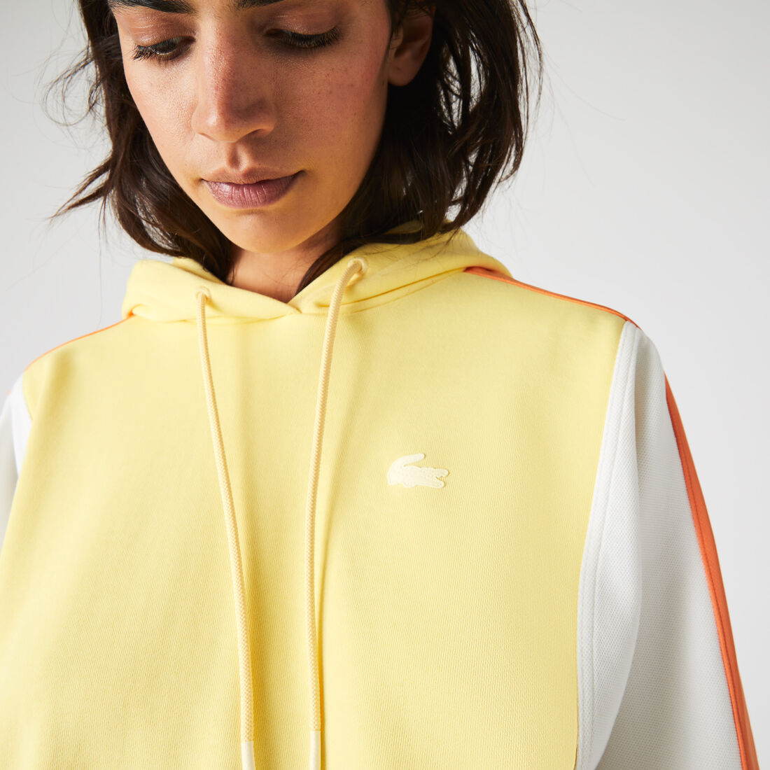 هودي صوف مقسم بألوان للنساء مجموعة Lacoste L!VE هودي صوف مقسم بألوان للنساء مجموعة Lacoste L!VE