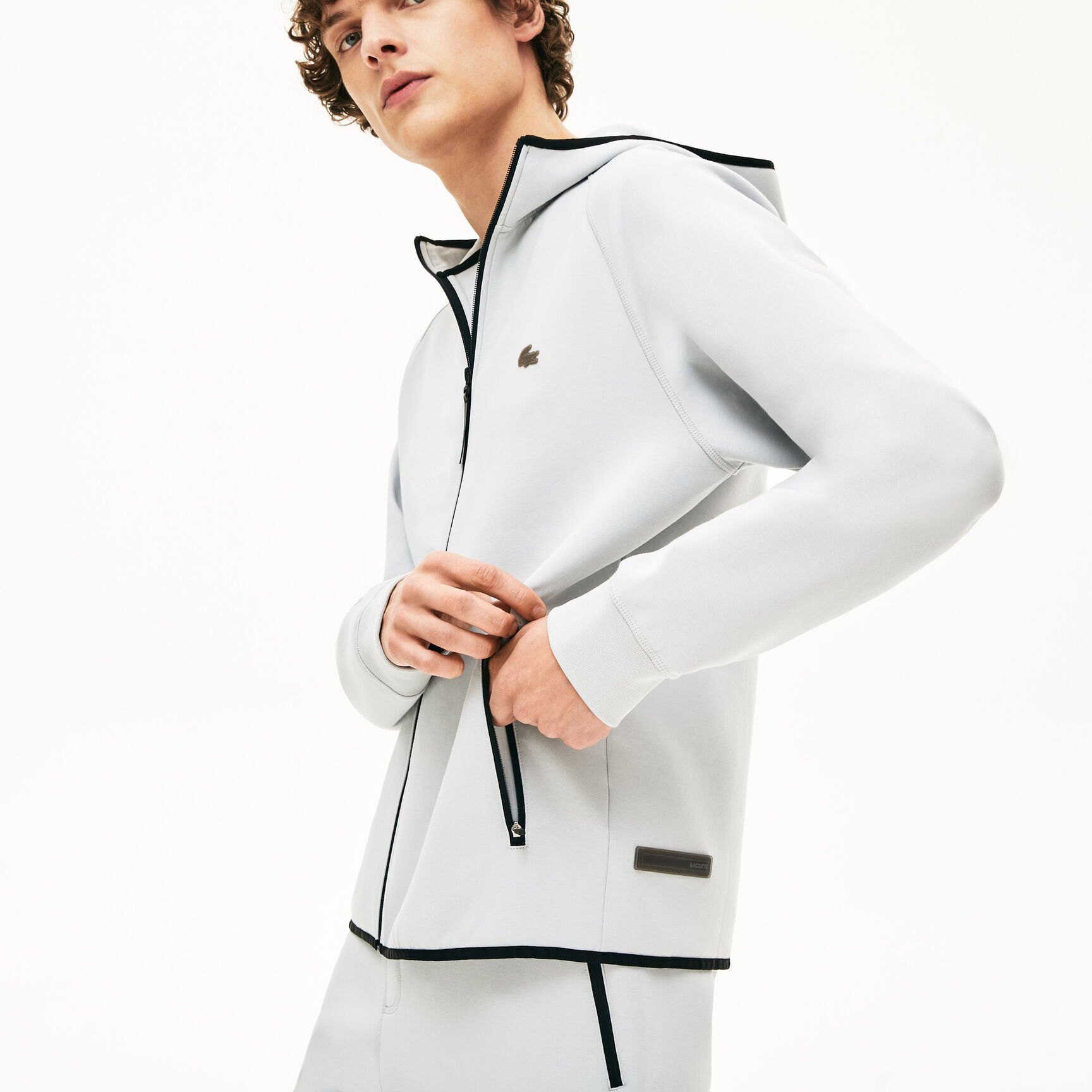 قميص ثقيل مزود بغطاء للرأس من مجموعة Lacoste Motion للرجال قميص ثقيل مزود بغطاء للرأس من مجموعة Lacoste Motion للرجال