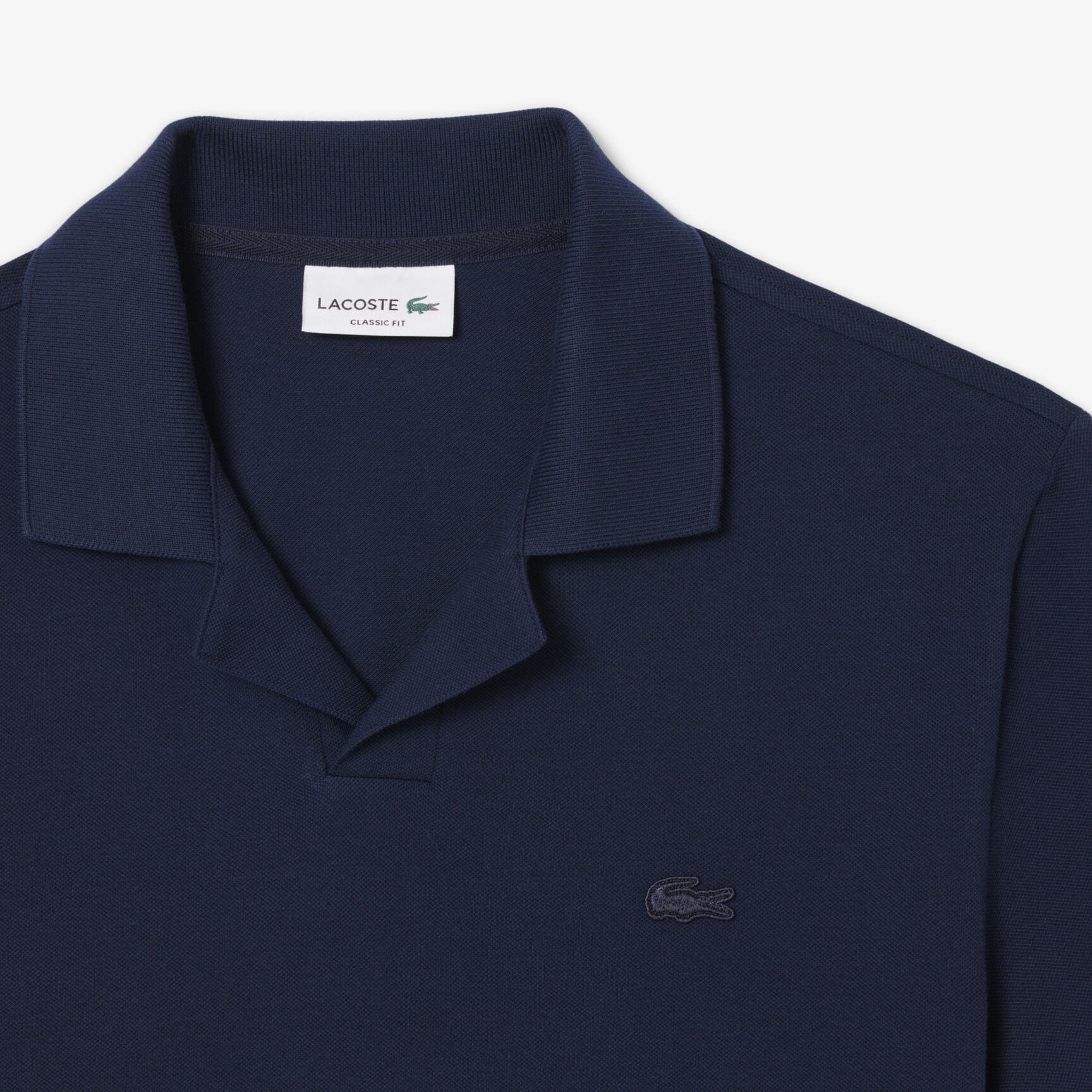 قميص بولو باريسي كلاسيكي مفتوح الرقبة قميص بولو باريسي كلاسيكي مفتوح الرقبة