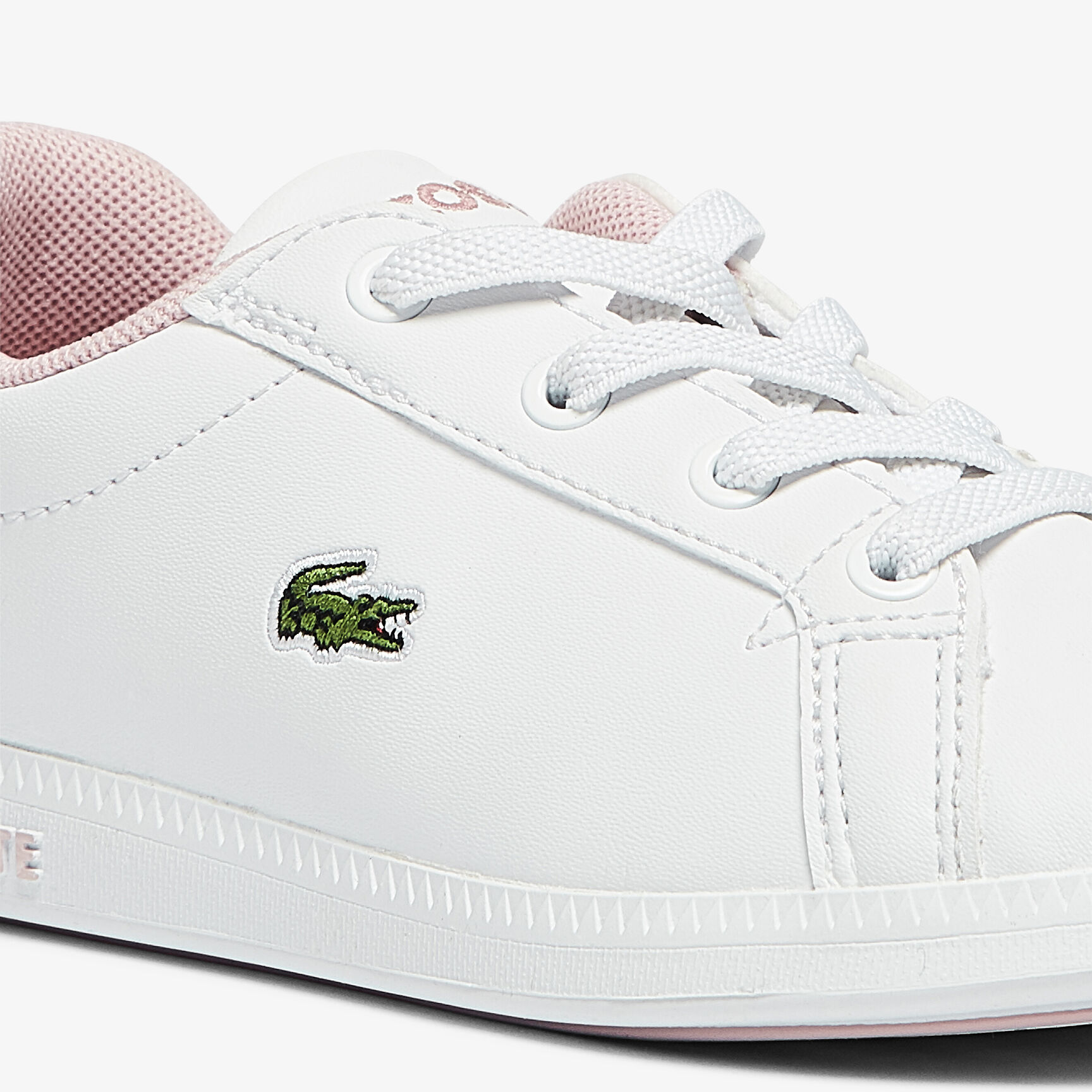 سنيكرز جراديويت من خامات صناعية للرضع سنيكرز جراديويت من خامات صناعية للرضع