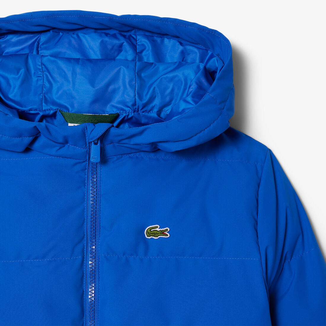 سترة منتفخة بغطاء رأس مع جلد تمساح في الخلف سترة منتفخة بغطاء رأس مع جلد تمساح في الخلف