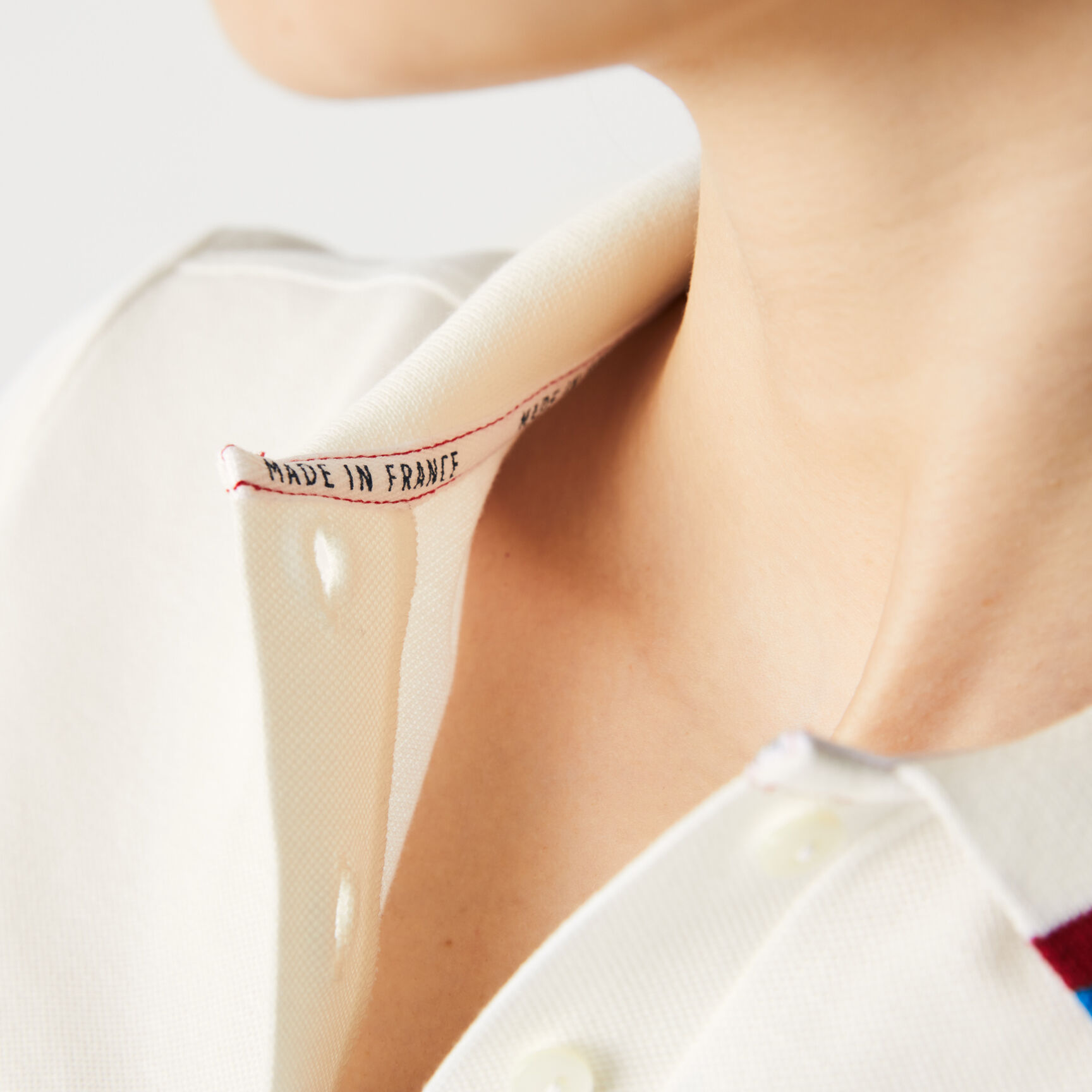 قميص بولو نسائي مصنوع في فرنسا من قطن بيكيه العضوي بقصة ضيقة