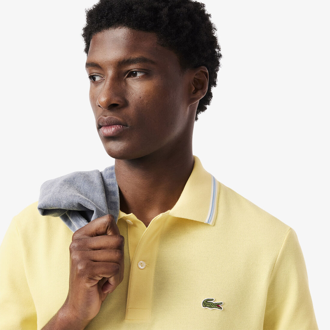 قميص بولو بقصّة عادية وتفاصيل بارزة L.12.12 قميص بولو بقصّة عادية وتفاصيل بارزة L.12.12