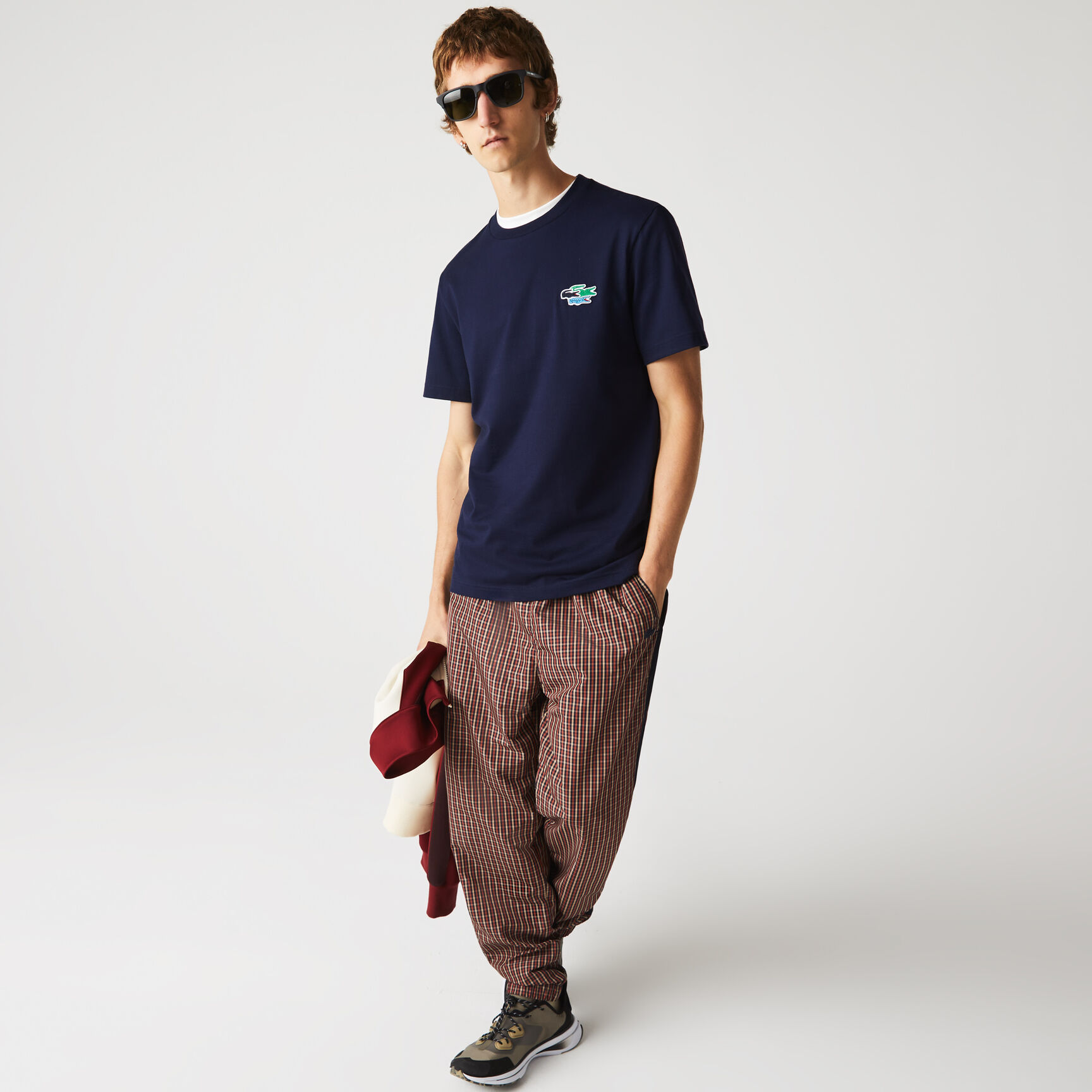 تيشيرت رجالي من القطن العضوي بياقة مستديرة ملونة تيشيرت رجالي من القطن العضوي بياقة مستديرة ملونة