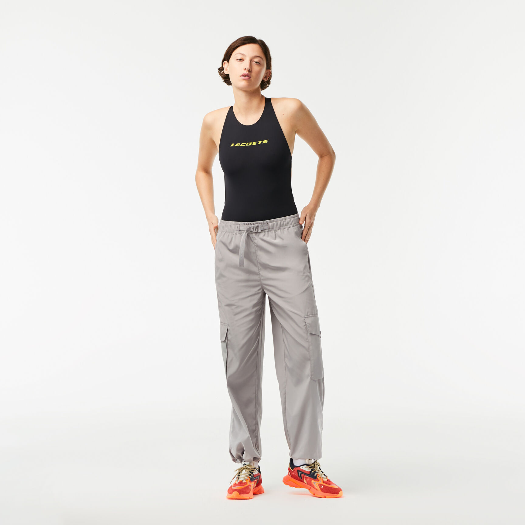 بنطال كارغو لاكوست بساقين واسعتين للنساء بنطال كارغو لاكوست بساقين واسعتين للنساء