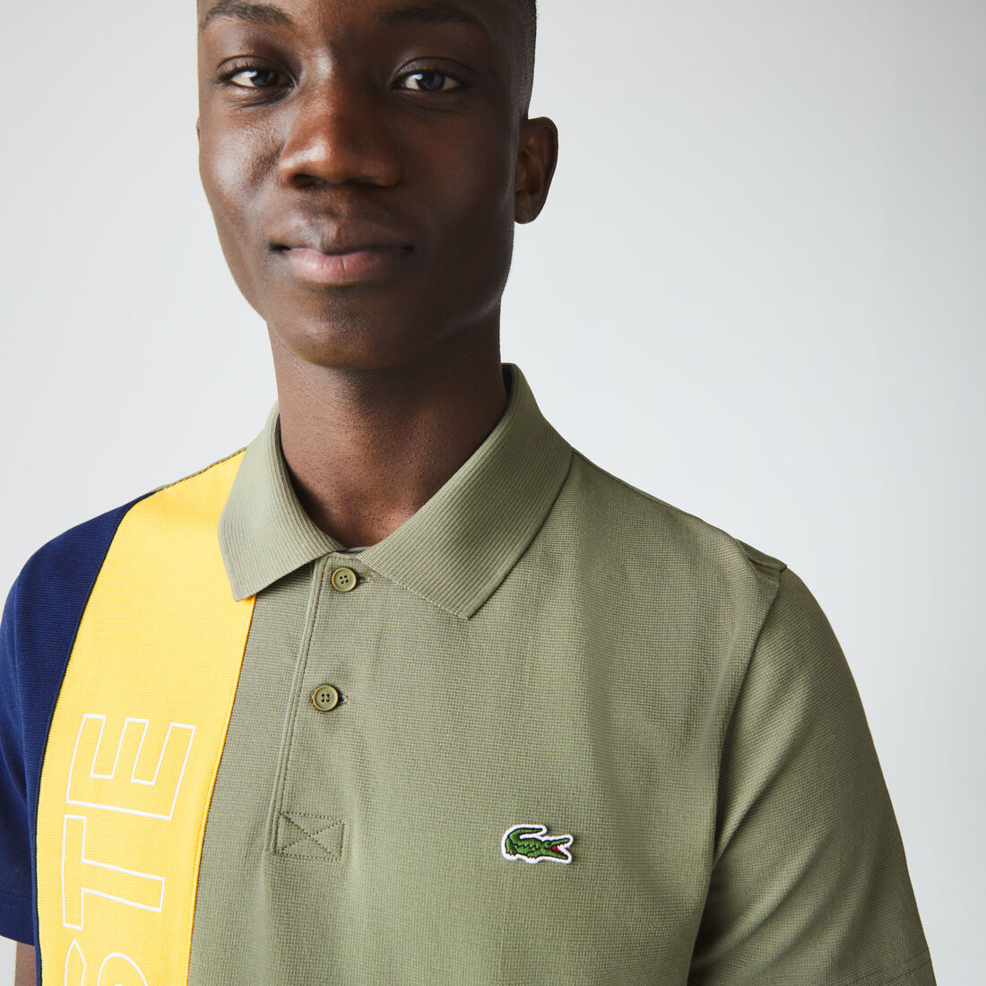 Men’s Lacoste Regular Fit Colourblock Ultra-Lightweight Knit Polo Shirt Men’s Lacoste Regular Fit Colourblock Ultra-Lightweight Knit Polo Shirt