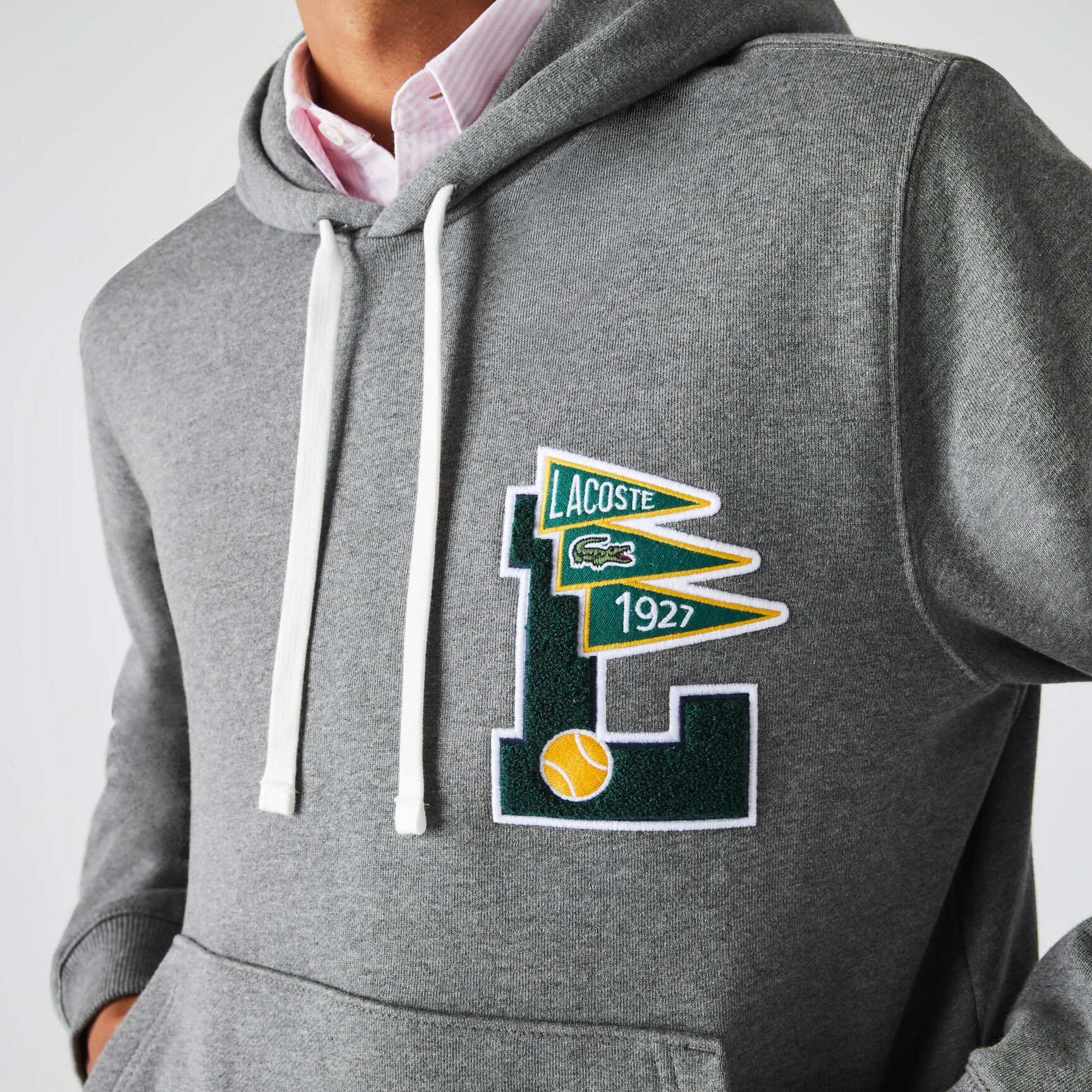 كنزة صوفية قطنية للرجال بغطاء رأس بشعار Pennants L كنزة صوفية قطنية للرجال بغطاء رأس بشعار Pennants L