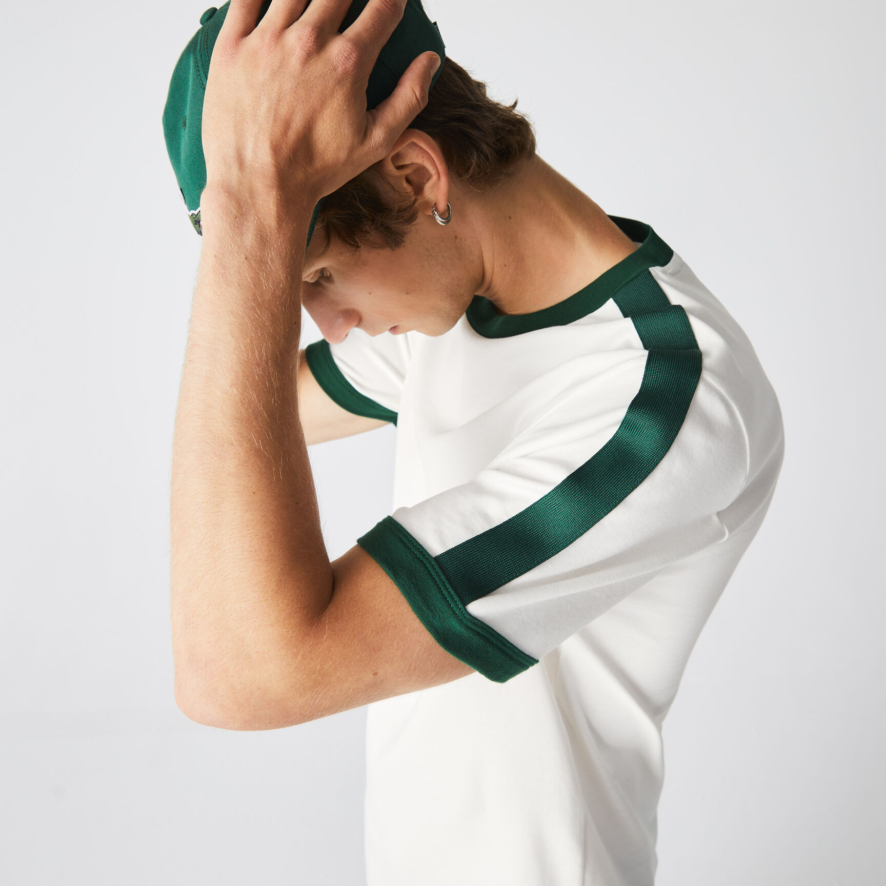 تيشيرت لاكوست بقصة عادية وياقة بلون مغاير للرجال‎