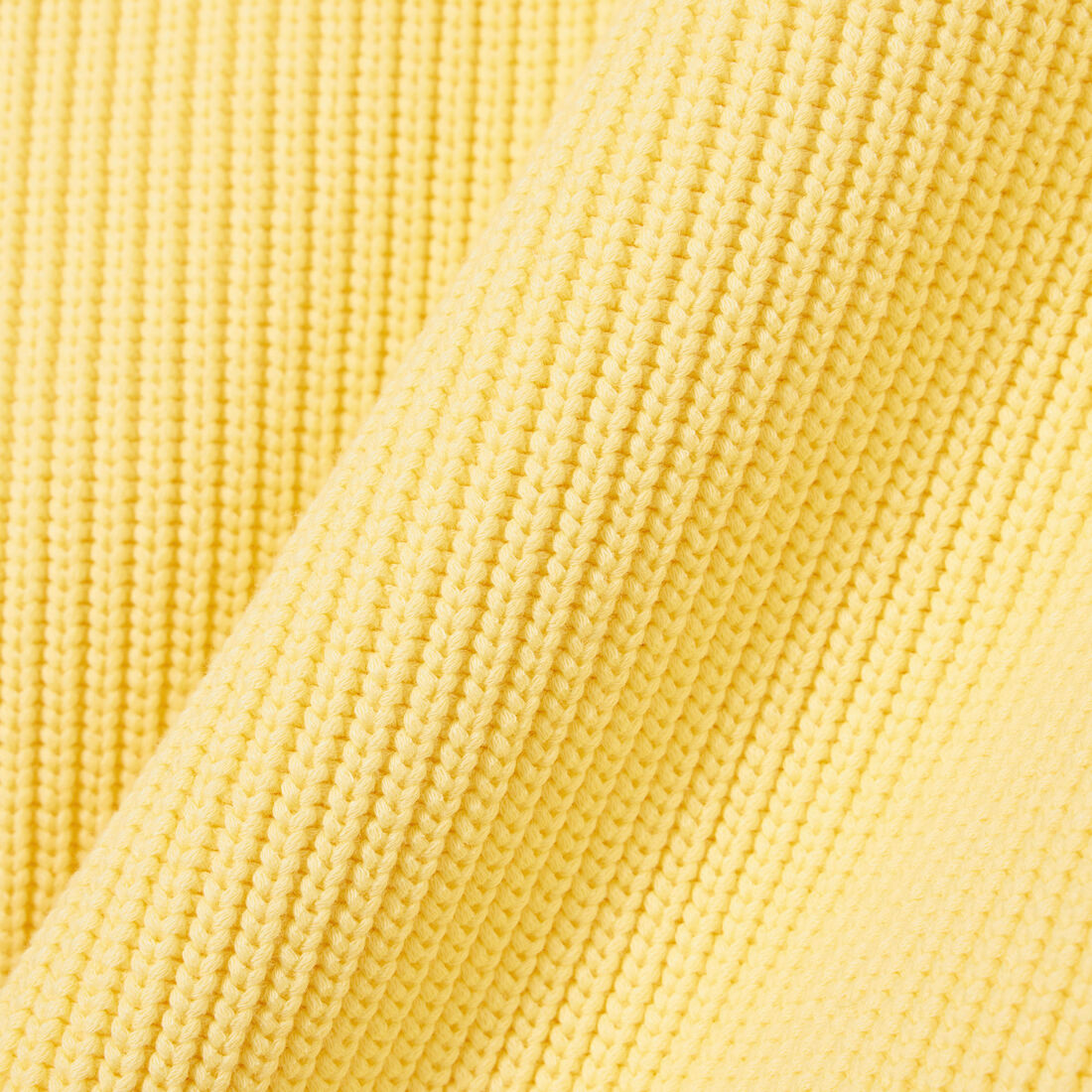 سترة قطنية برقبة دائرية سترة قطنية برقبة دائرية